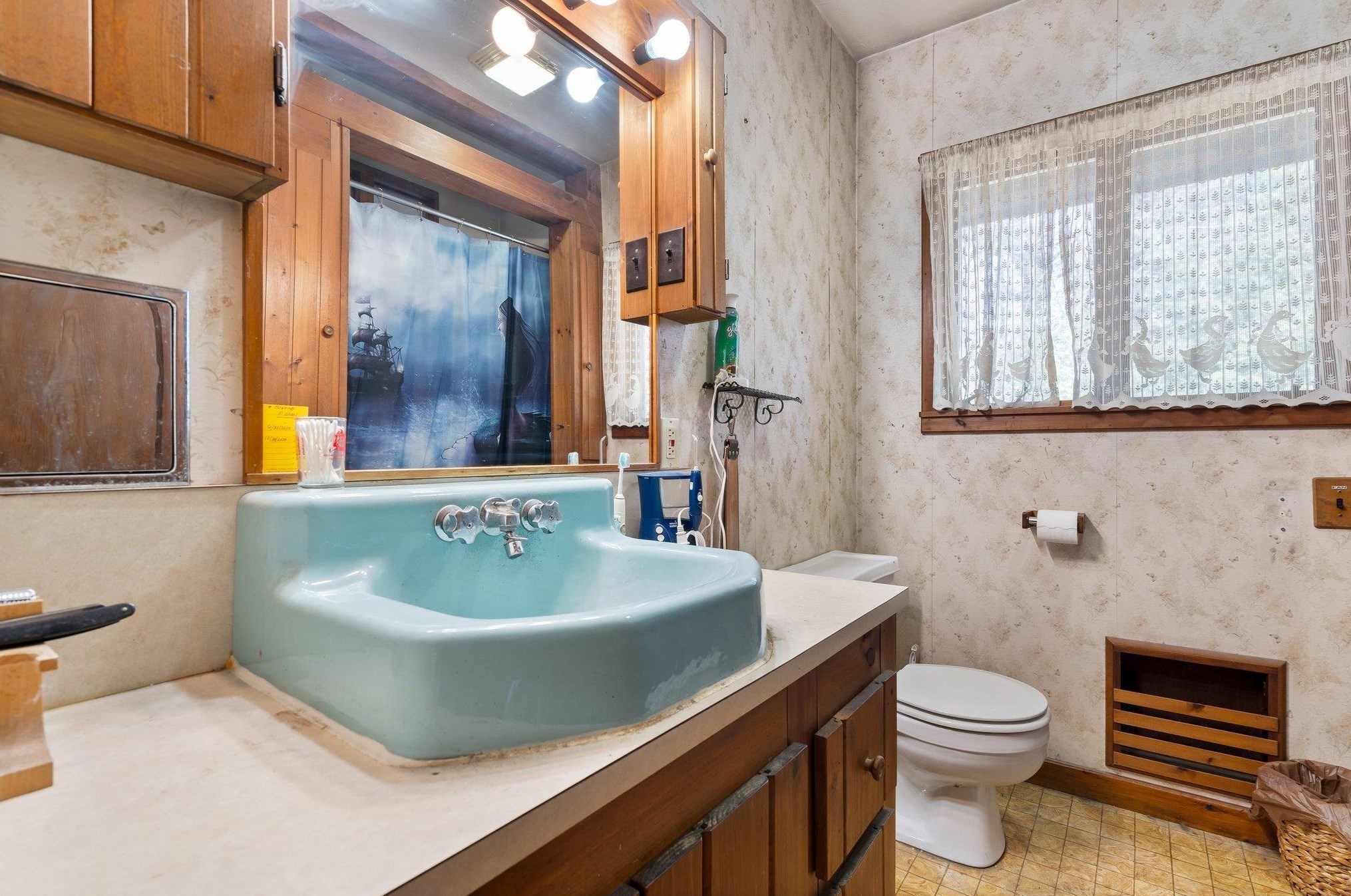 251 Breezy Hl Rd, Bradford NH  03221-3504 exterior