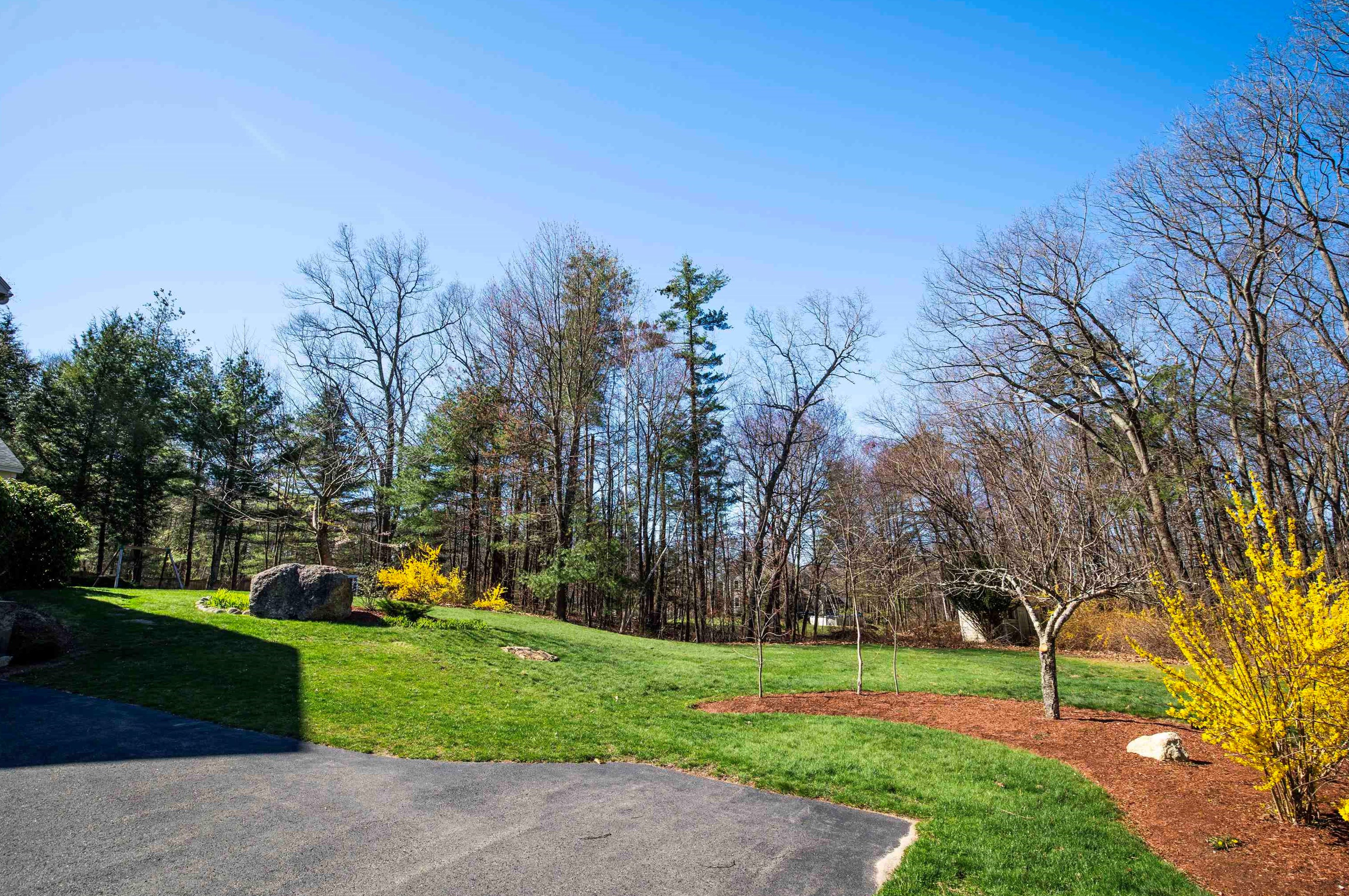27 Lawson Farm Rd, Londonderry, NH 03053