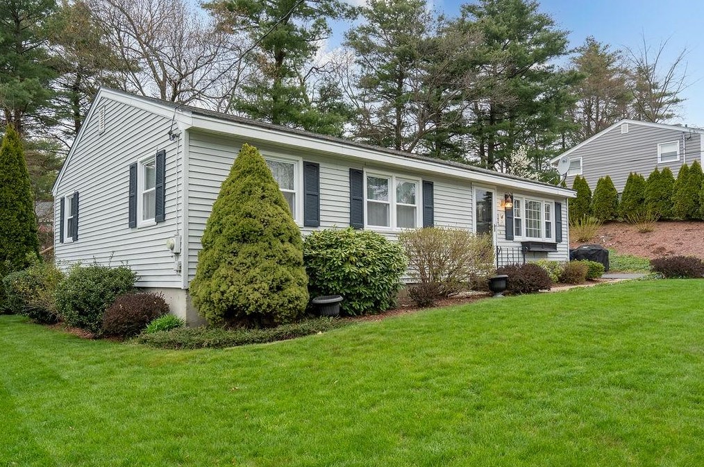 24 Port Chester Dr, Nashua, NH 03062