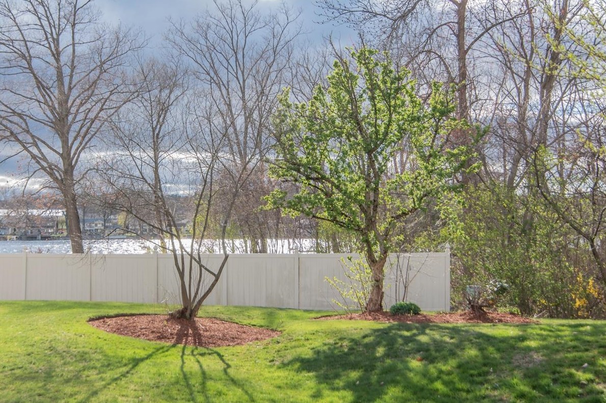 65 Victoria St, Manchester NH  03104-1971 exterior