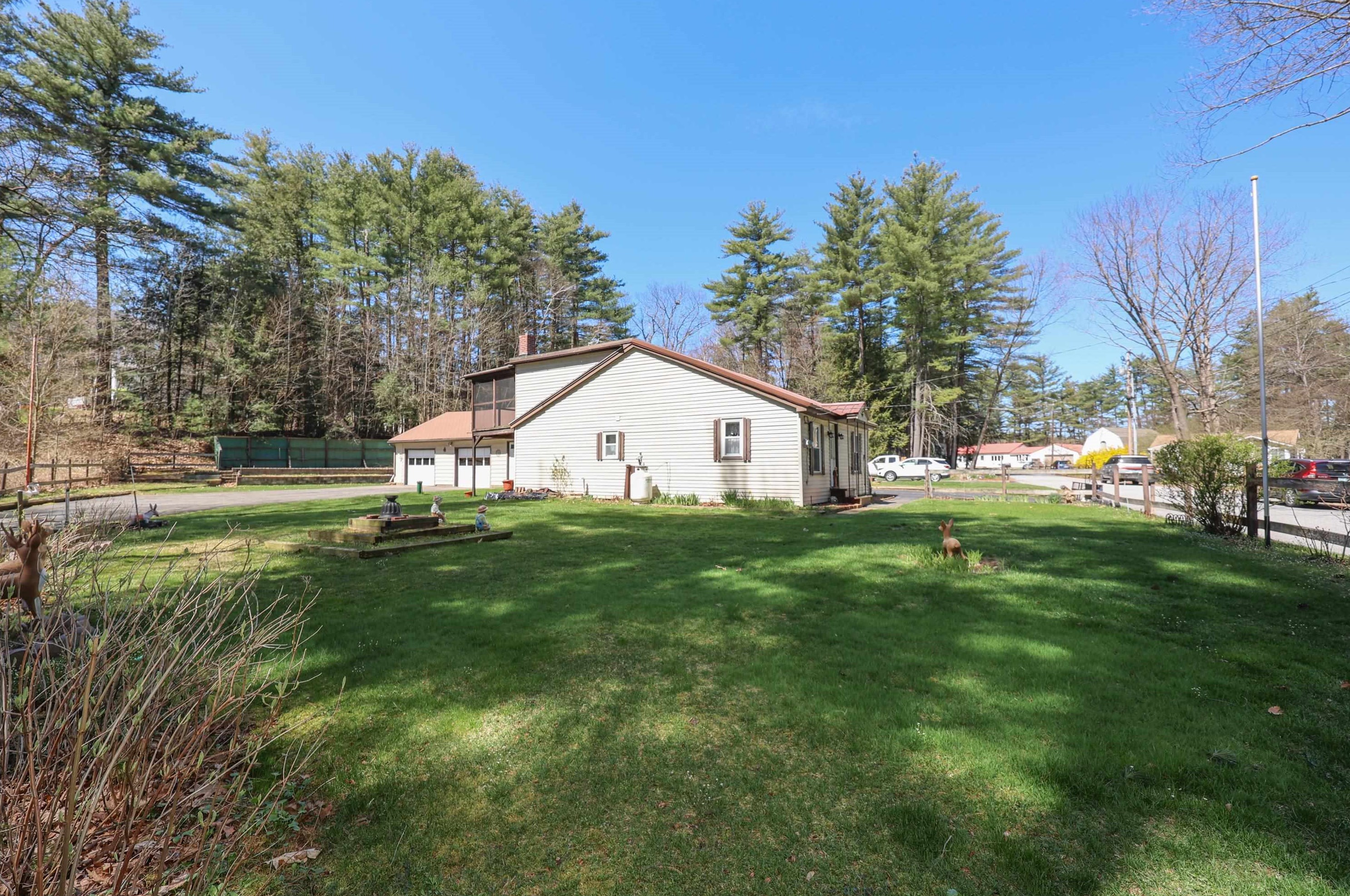 12 Bay St, Goffstown, NH 03045