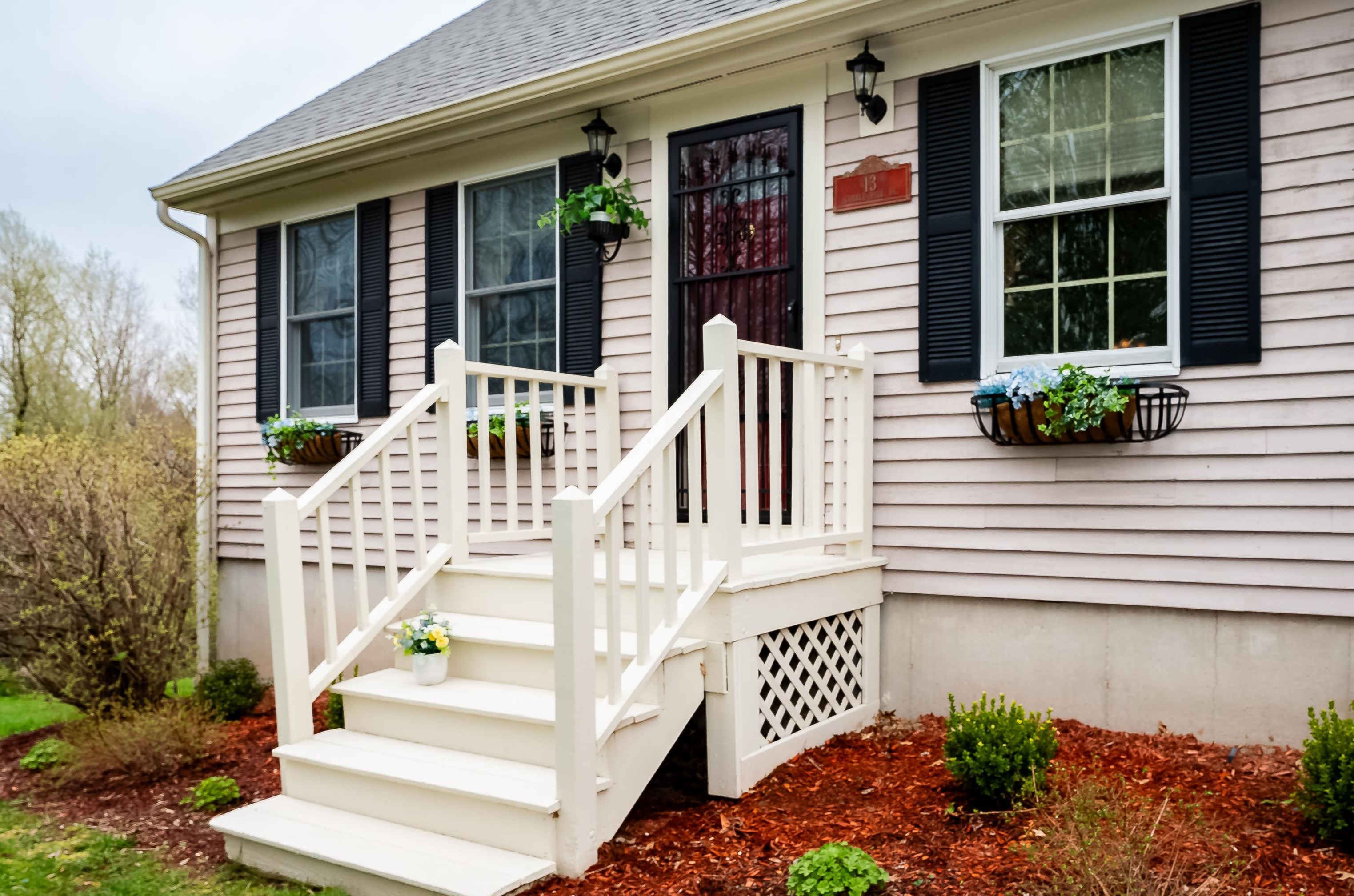 13 Cobble Hill Dr, Dover, NH 03820-4174