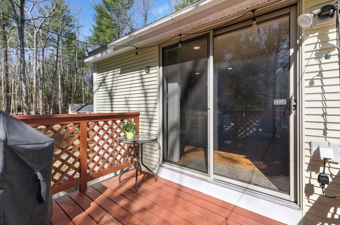 25 Boulder Dr, Danville NH  03819-3015 exterior