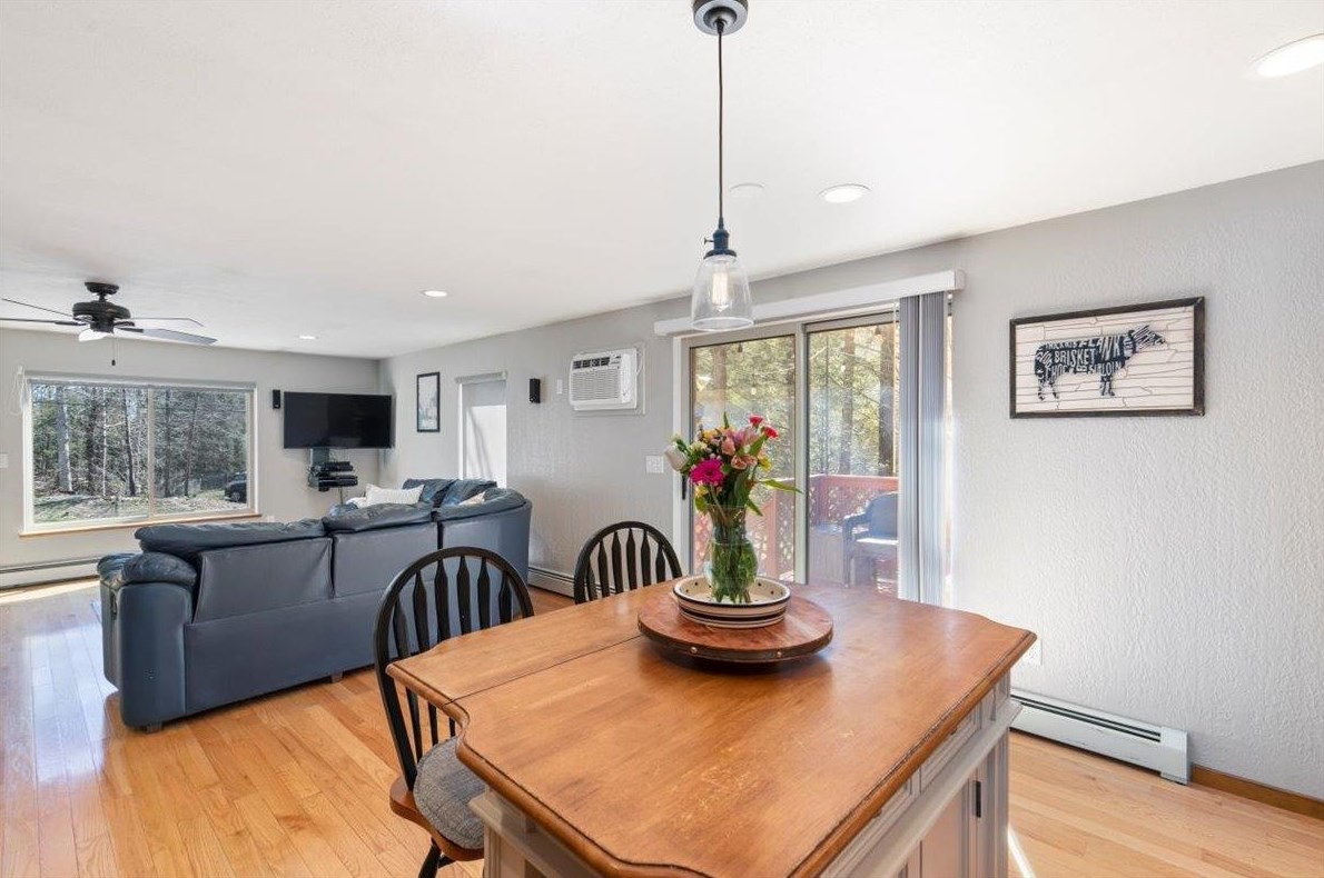 25 Boulder Dr, Danville NH  03819-3015 exterior