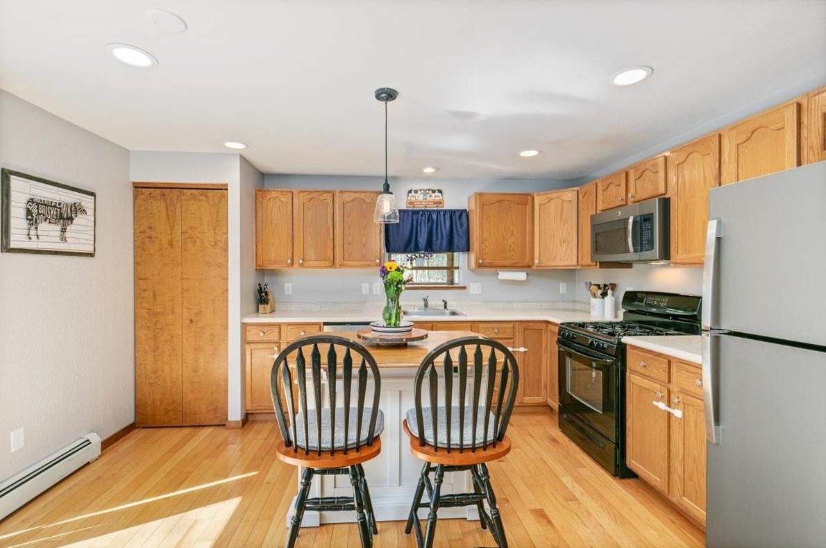 25 Boulder Dr, Danville NH  03819-3015 exterior