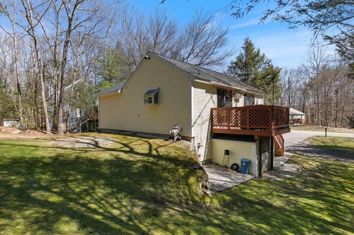 25 Boulder Dr, Danville NH  03819-3015 exterior