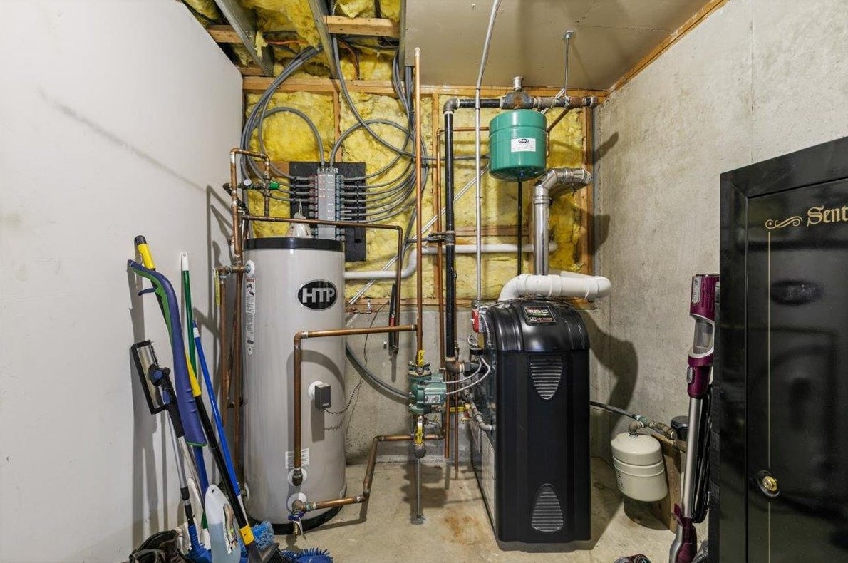 25 Boulder Dr, Danville NH  03819-3015 exterior