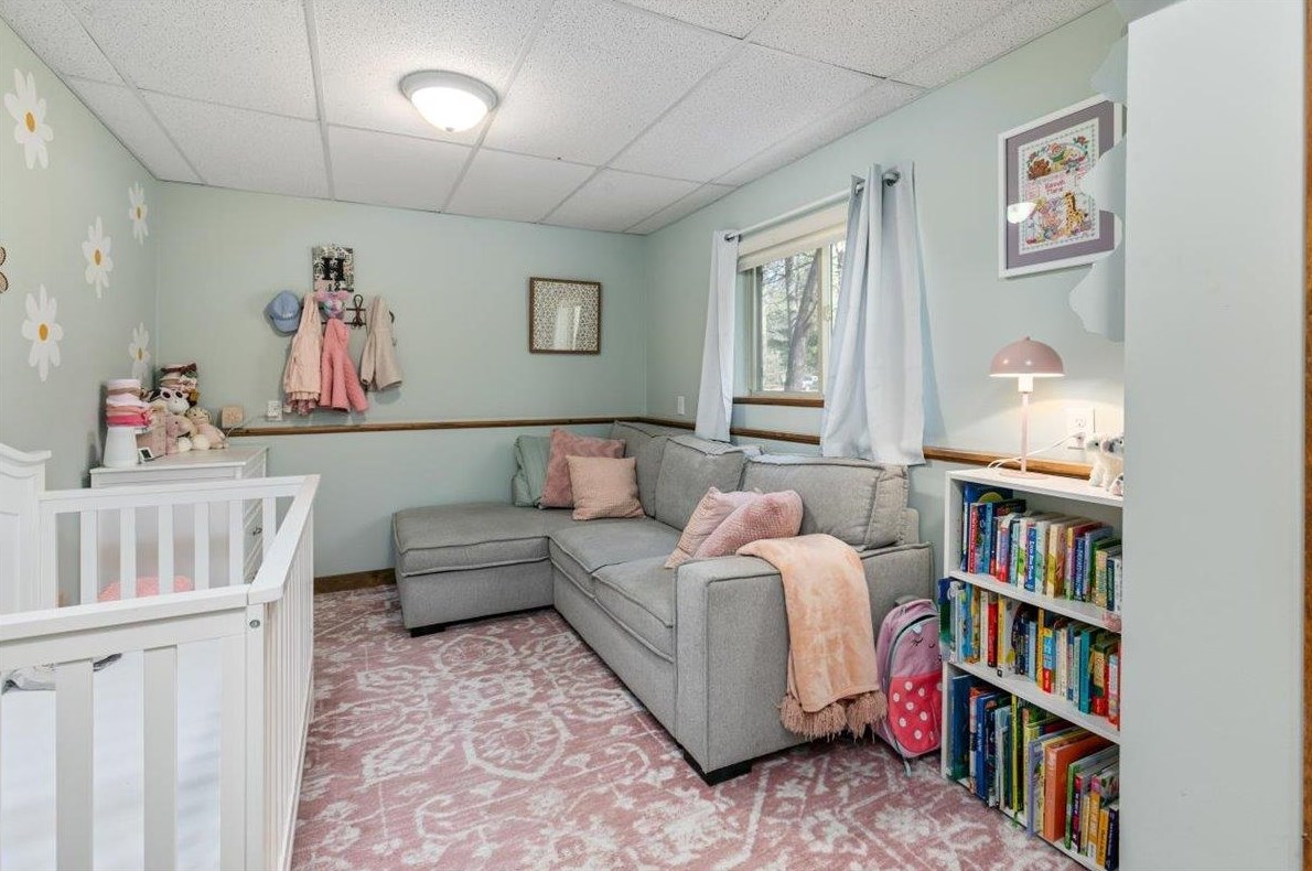 25 Boulder Dr, Danville NH  03819-3015 exterior