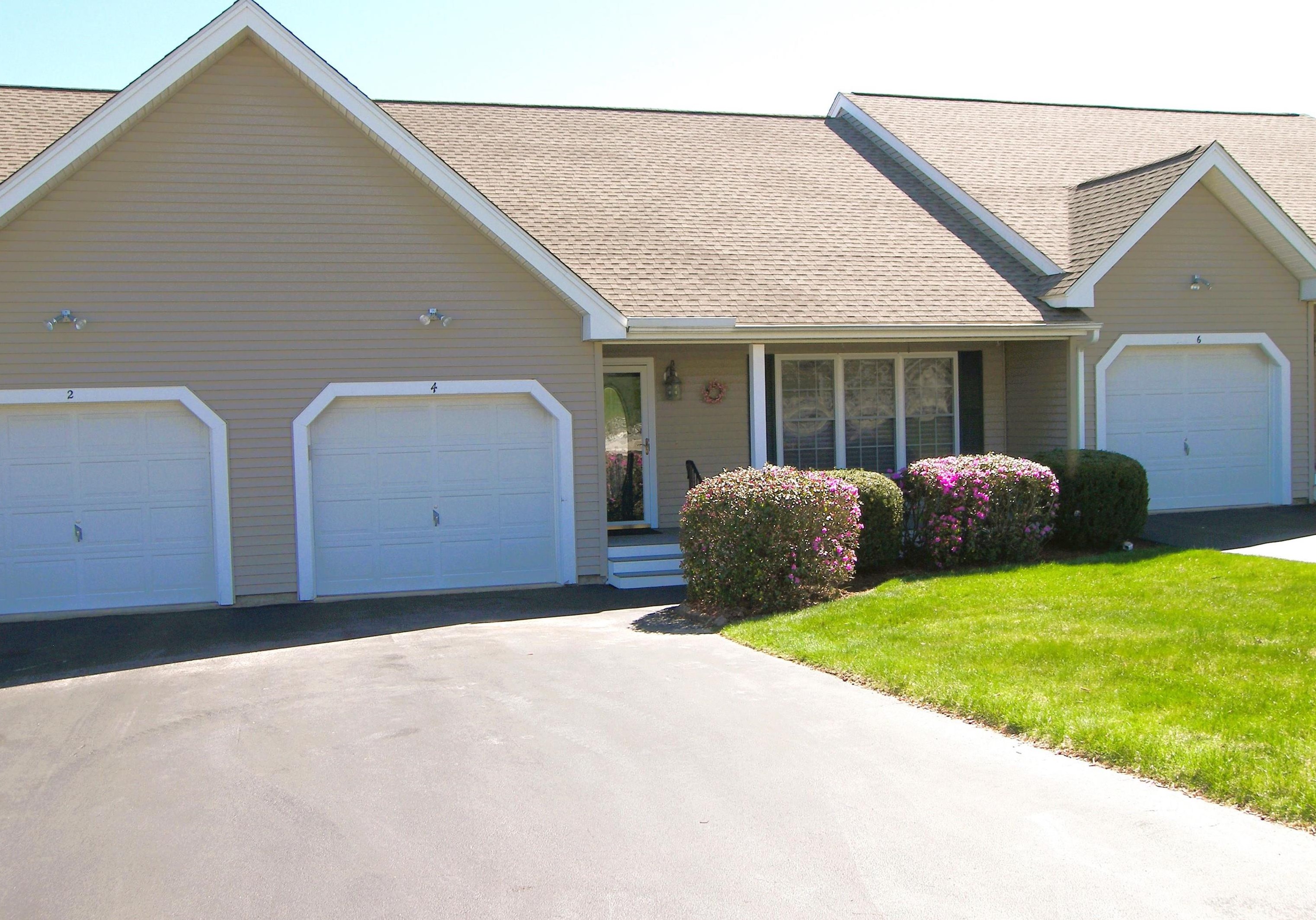 4 Ledgewood Dr, Milford, NH 03055