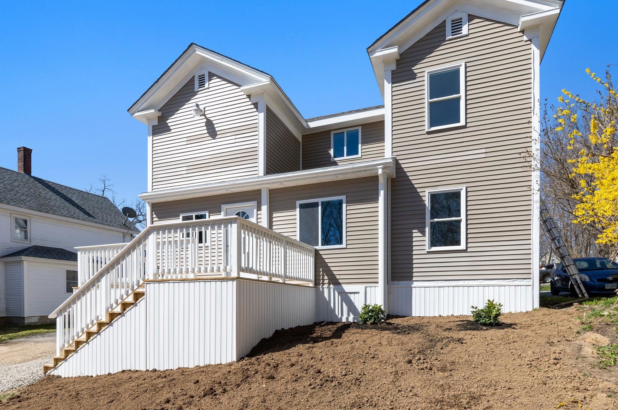 27 Glen St, Farmington, NH 03835