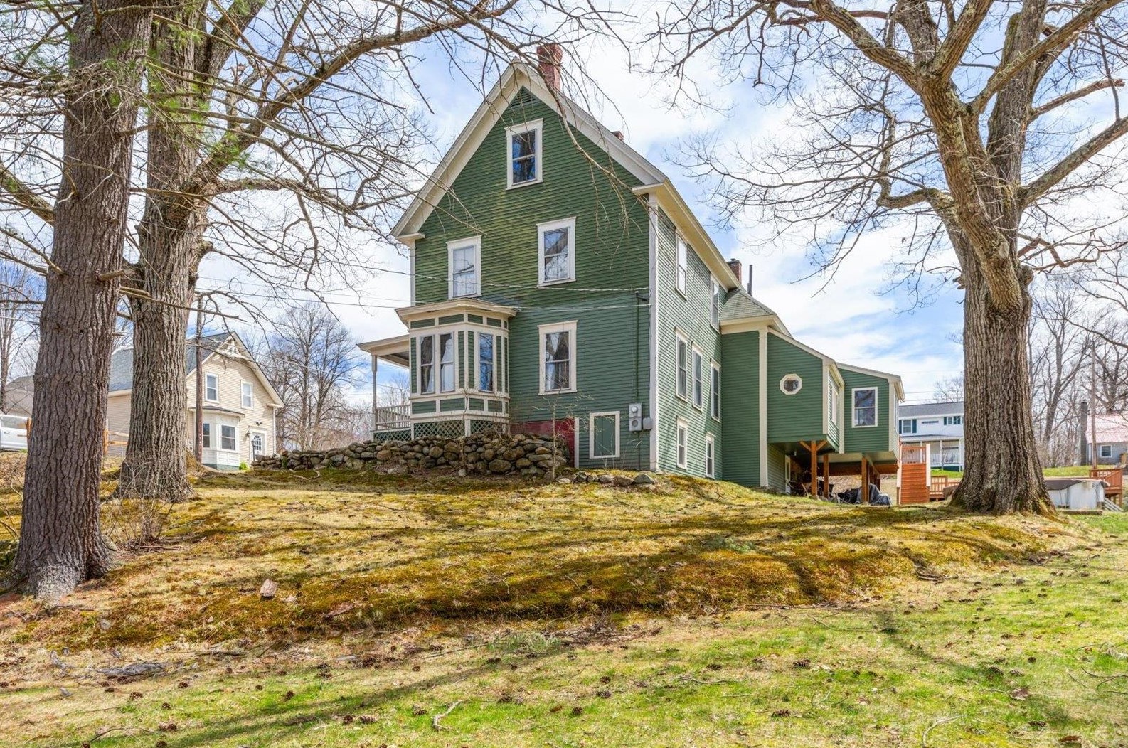 20 Pearl St, Hillsboro, NH 03244-5408