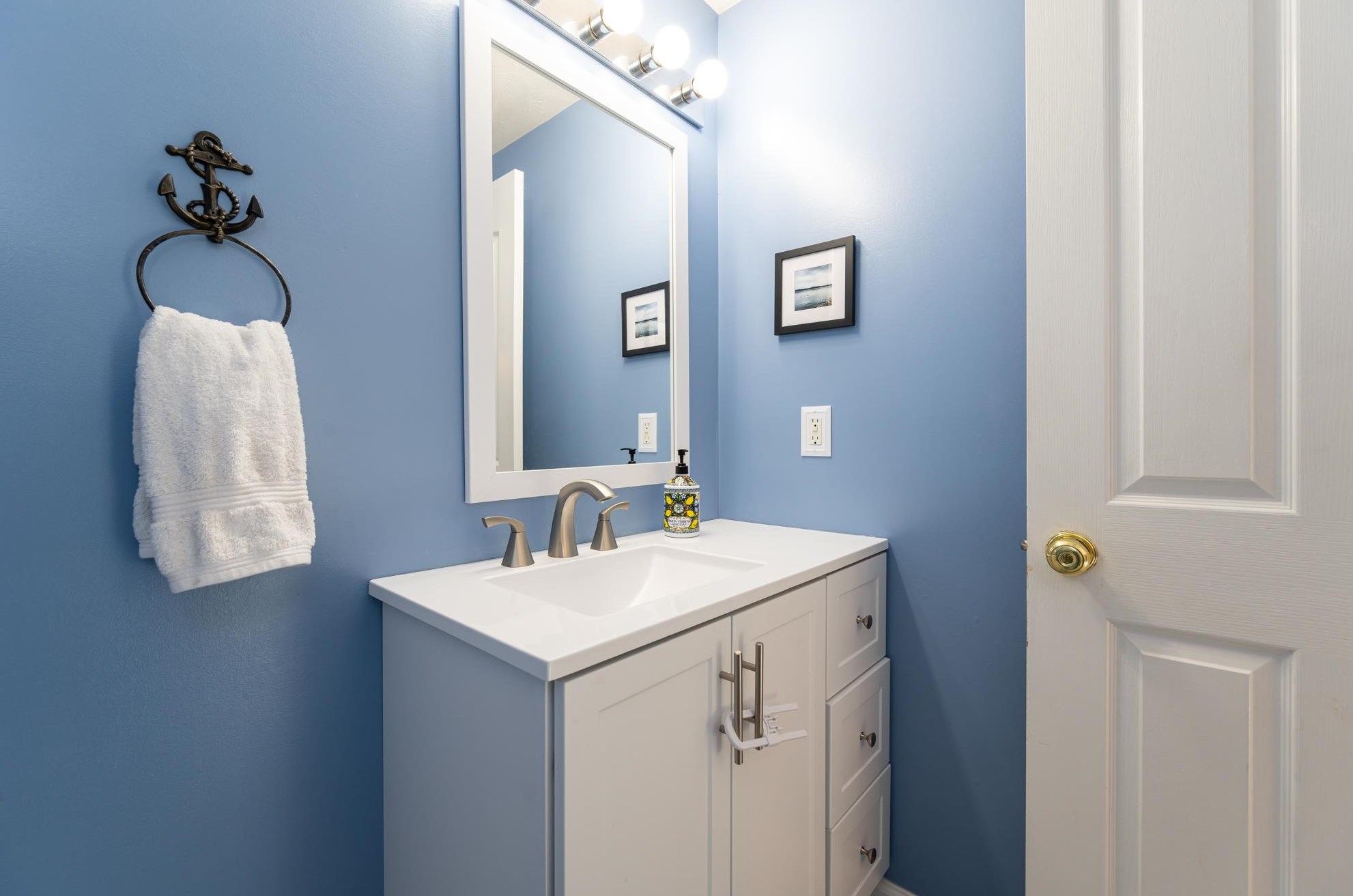 78 Pasture Dr, Manchester NH  03102-4958 exterior