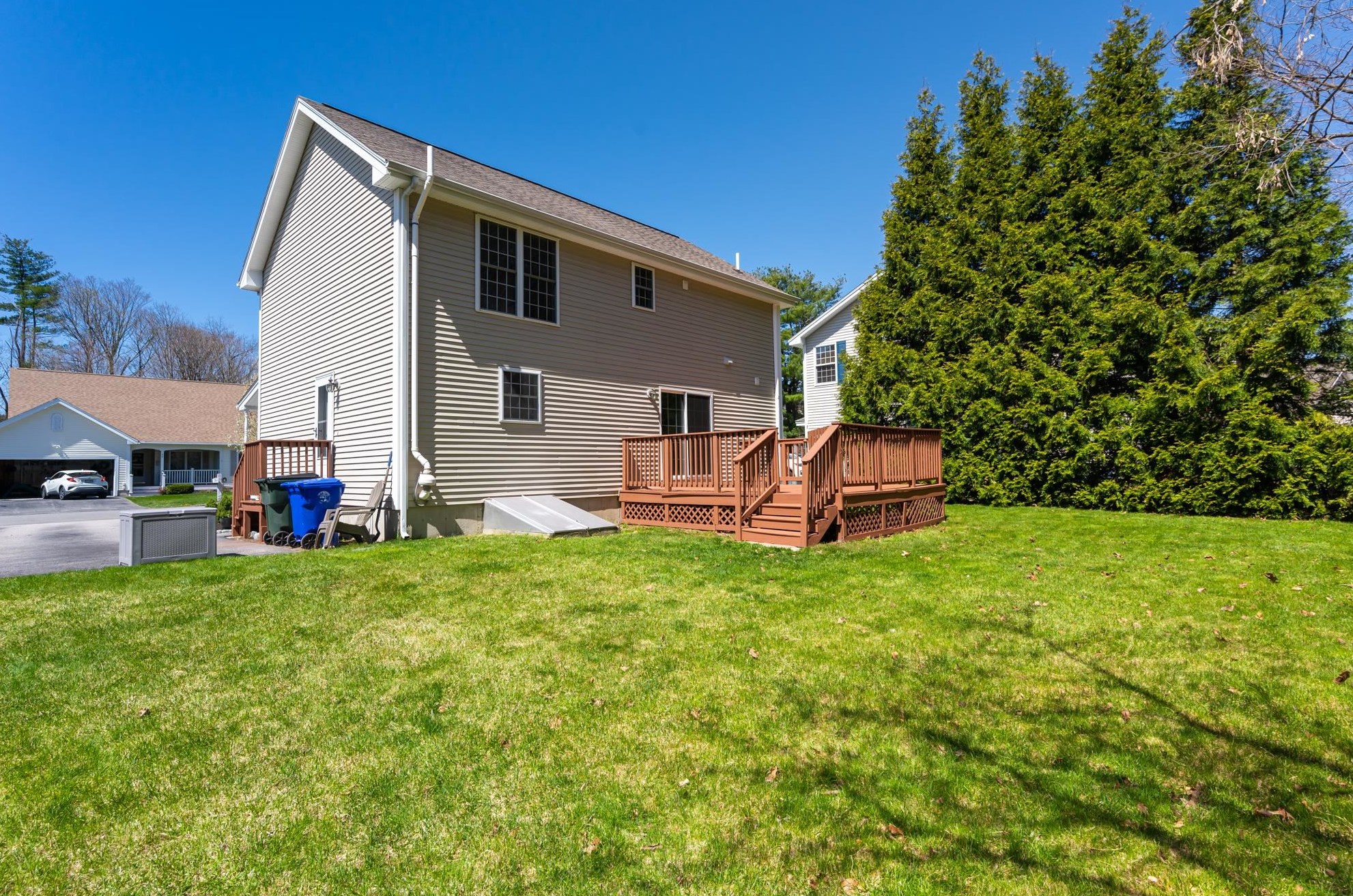 78 Pasture Dr, Manchester NH  03102-4958 exterior