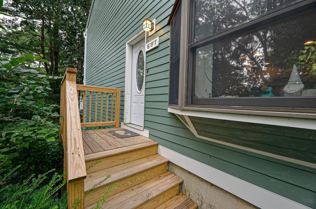 601 Piscassic St, Newmarket, NH 03857