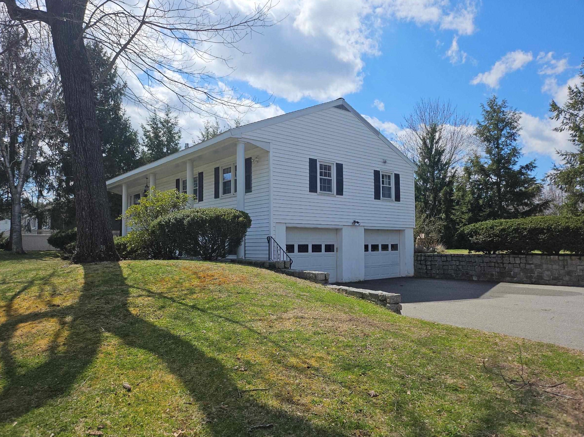 16 Radcliffe Dr, Nashua, NH 03062