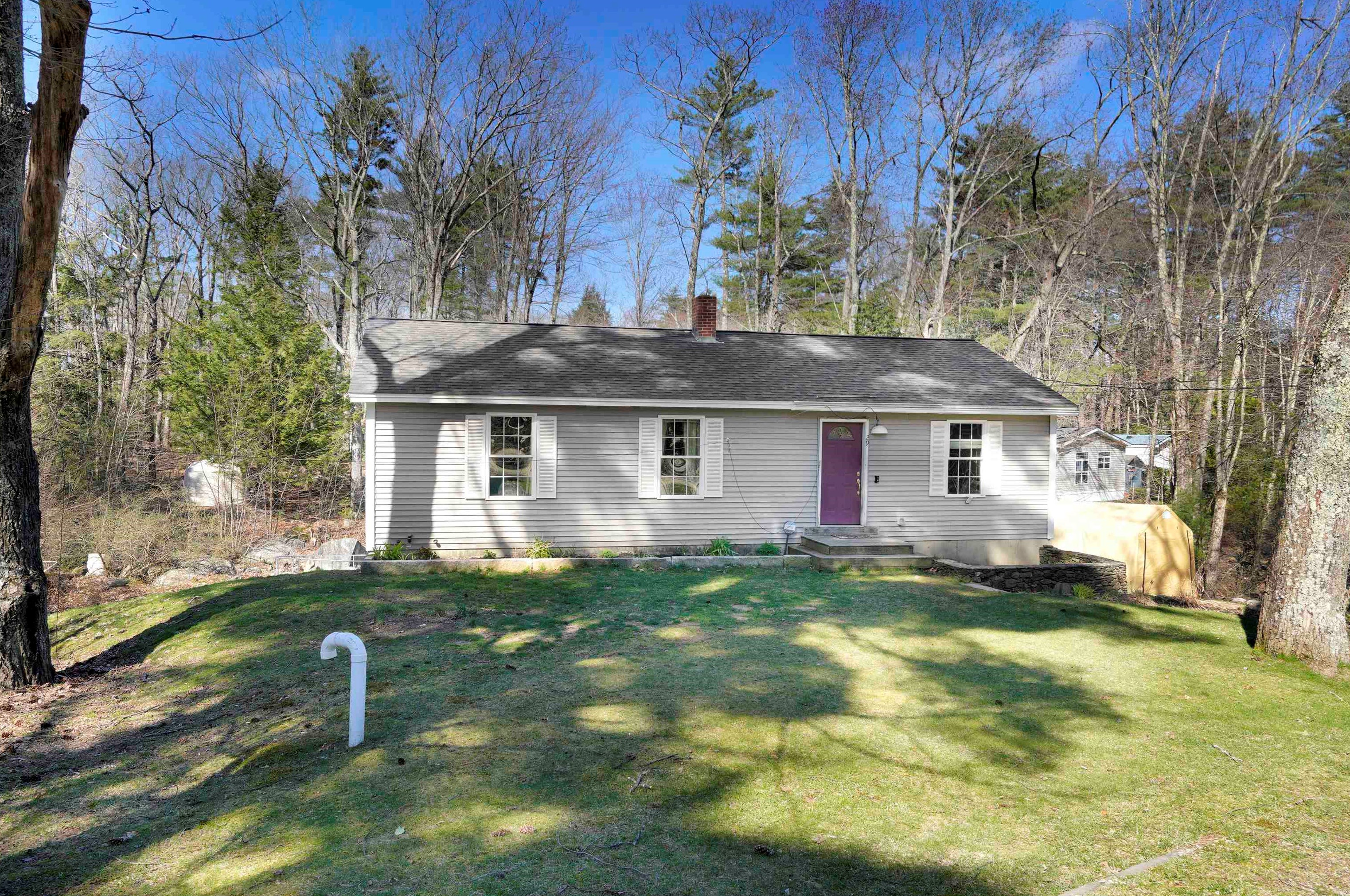 29 Pine St, Northwood, NH 03261-3916