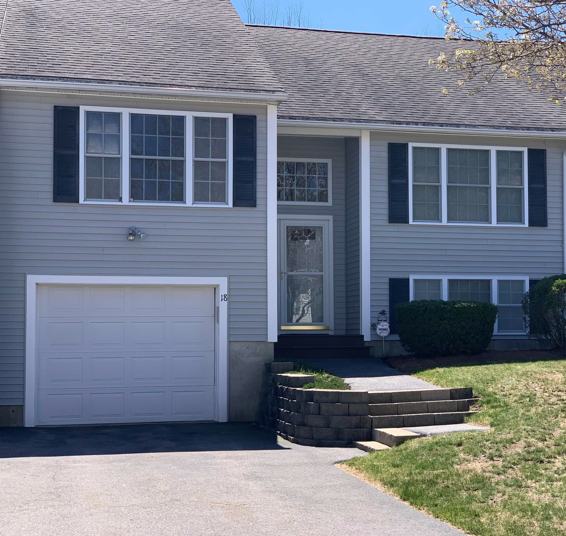 18 Fawn Ln, Danville, NH 03819 exterior