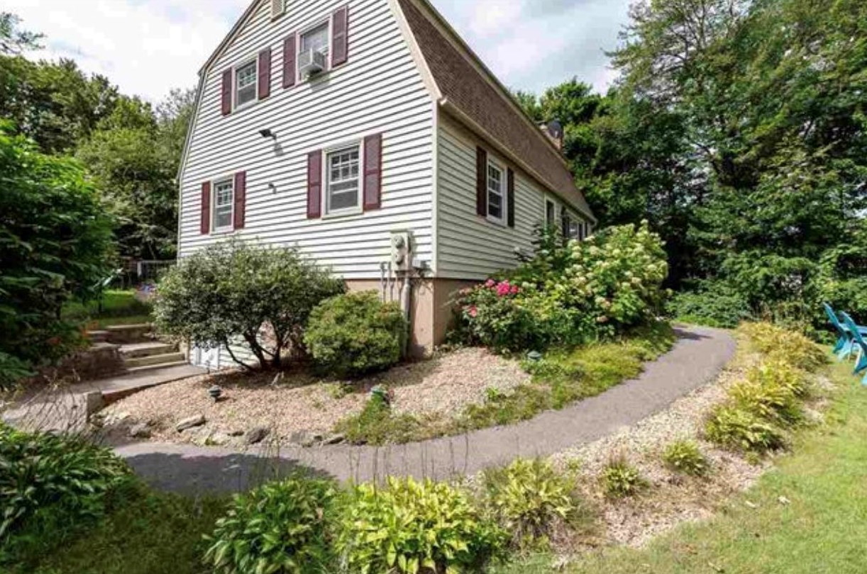 11 Bedard Ave, Derry, NH 03038-4260