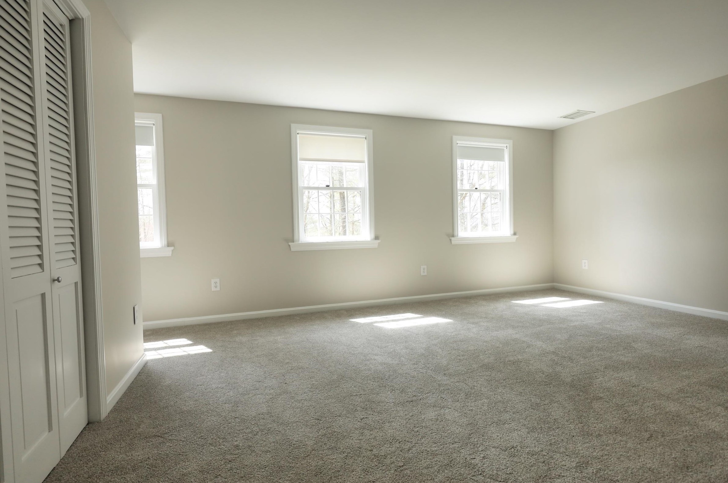 4 Mtn Vw Dr, Merrimack NH 03054-2316 exterior