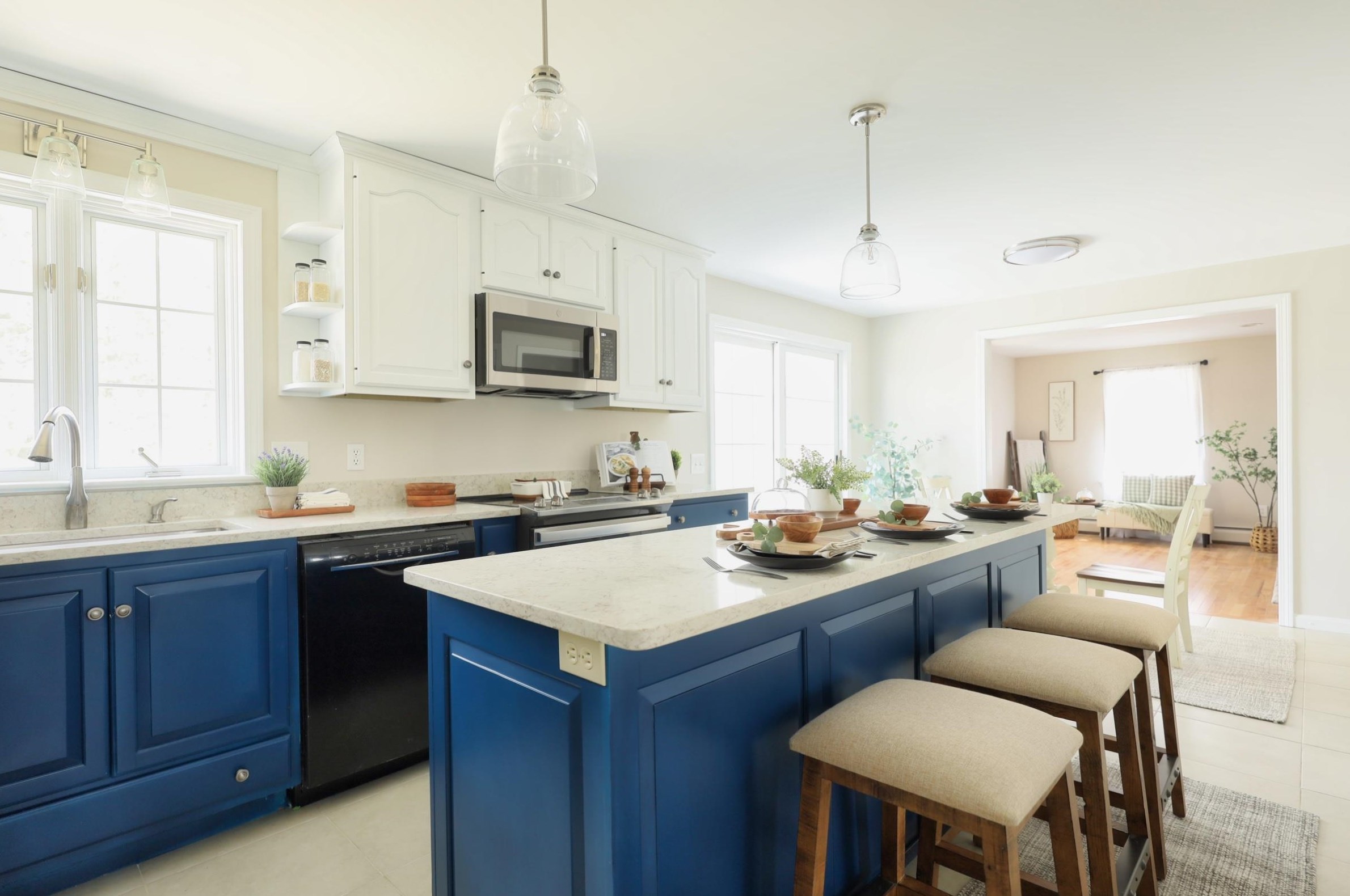 4 Mtn Vw Dr, Merrimack NH 03054-2316 exterior