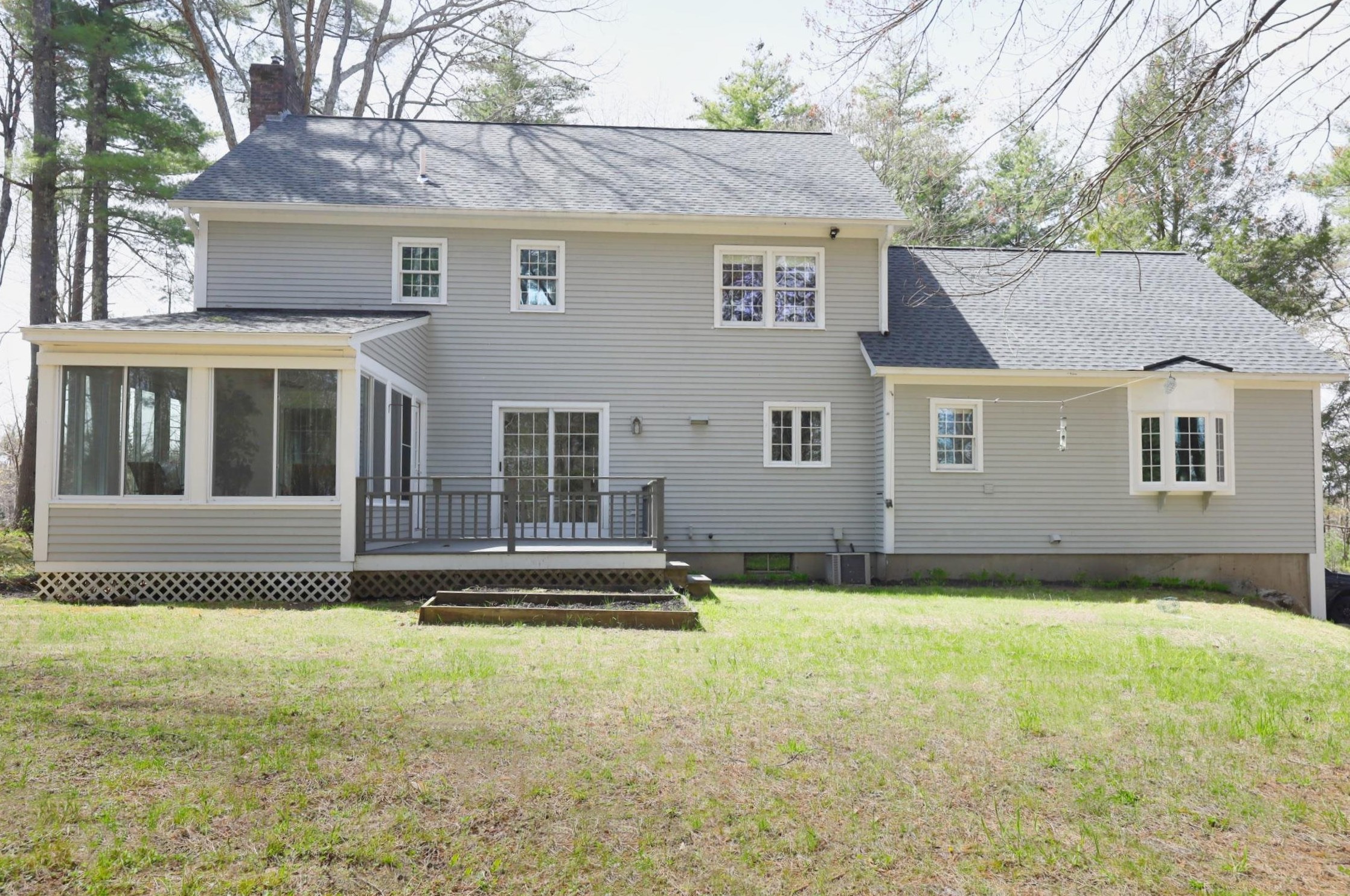 4 Mtn Vw Dr, Merrimack NH 03054-2316 exterior