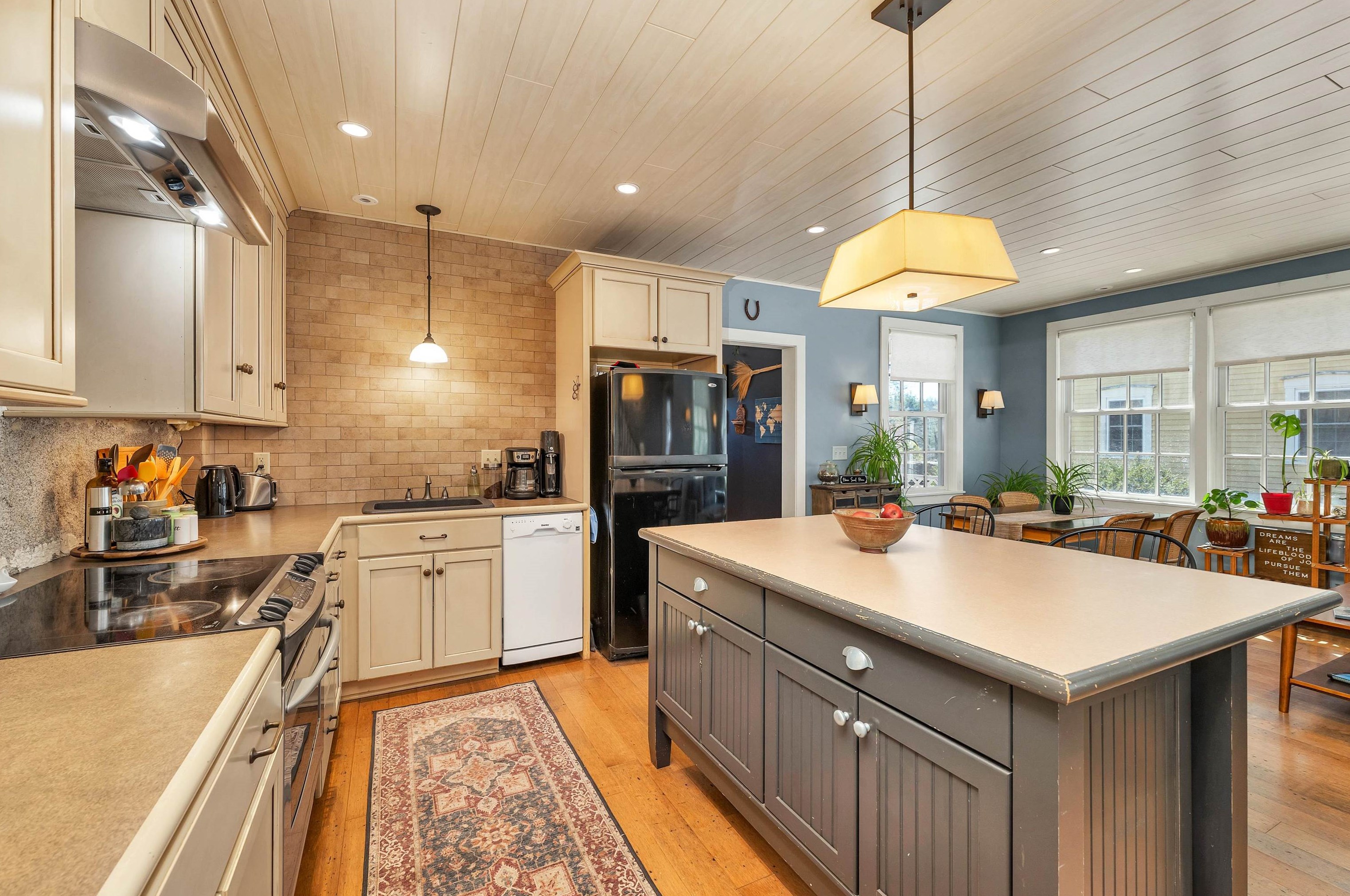 15 Main St, New Ipswich NH 03071-3714 exterior