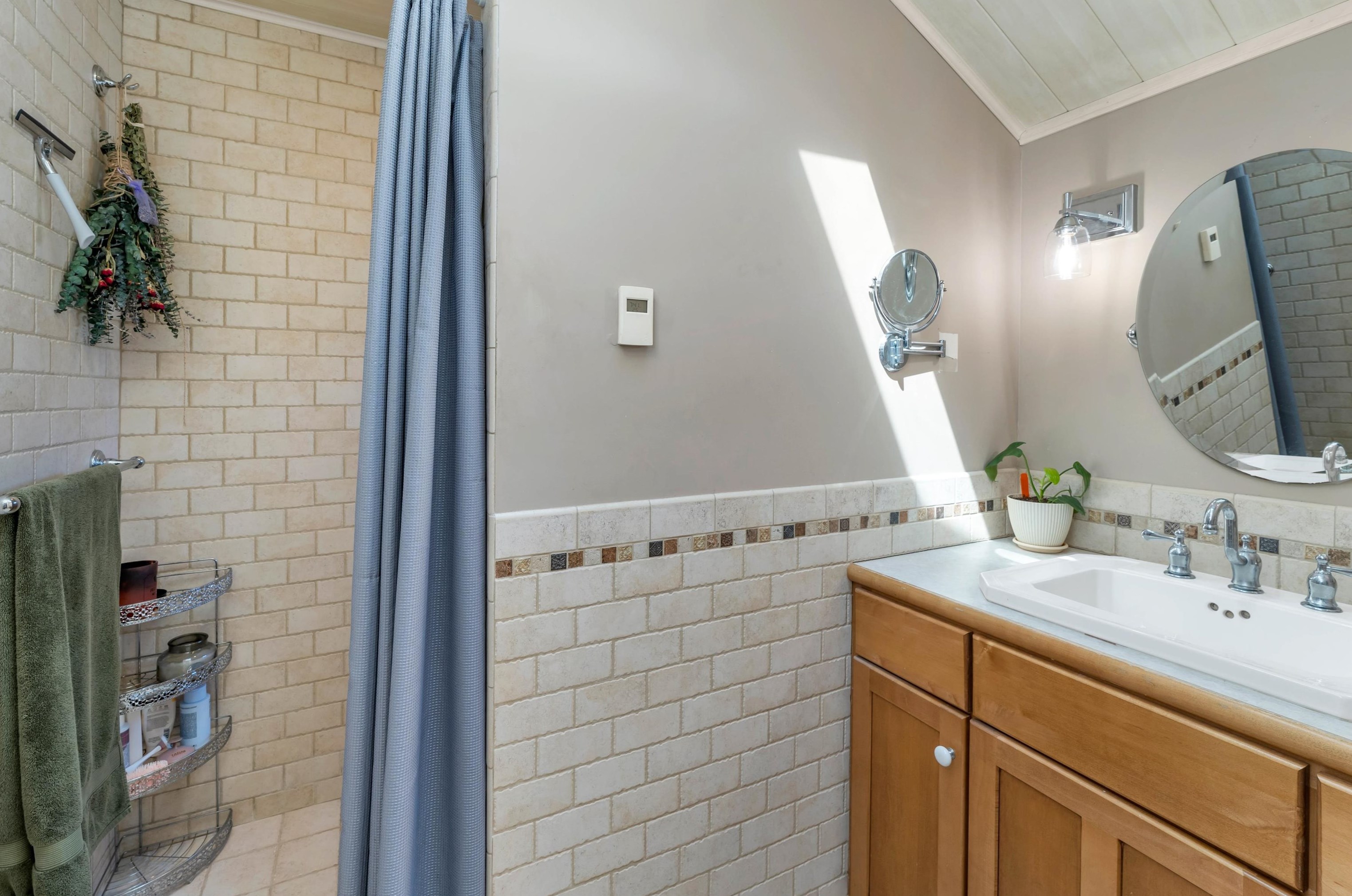 15 Main St, New Ipswich NH 03071-3714 exterior