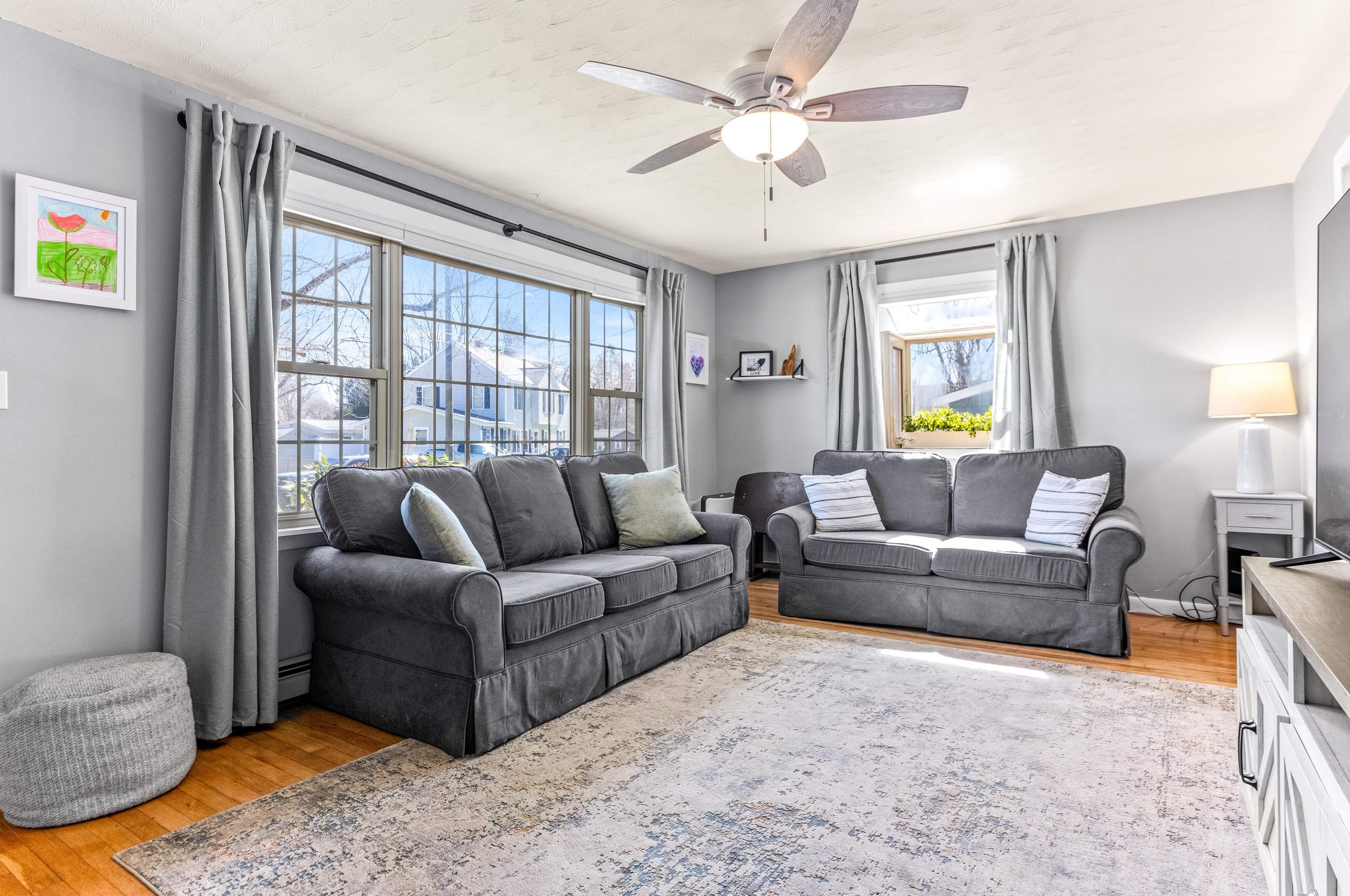 2 Hemlock Cir, Dover NH  03820-4513 exterior