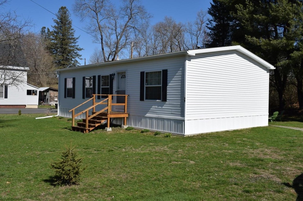 28 Huron St, Carroll, NH 03598-3017