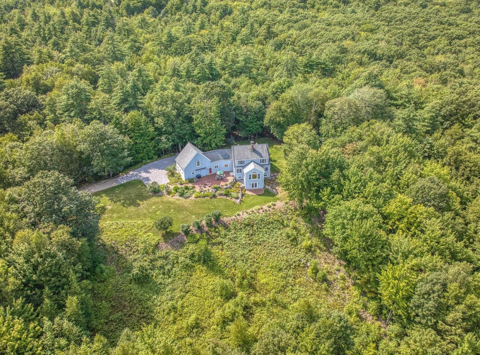 127 Bunker Hill Rd, New Boston, NH 03070 exterior