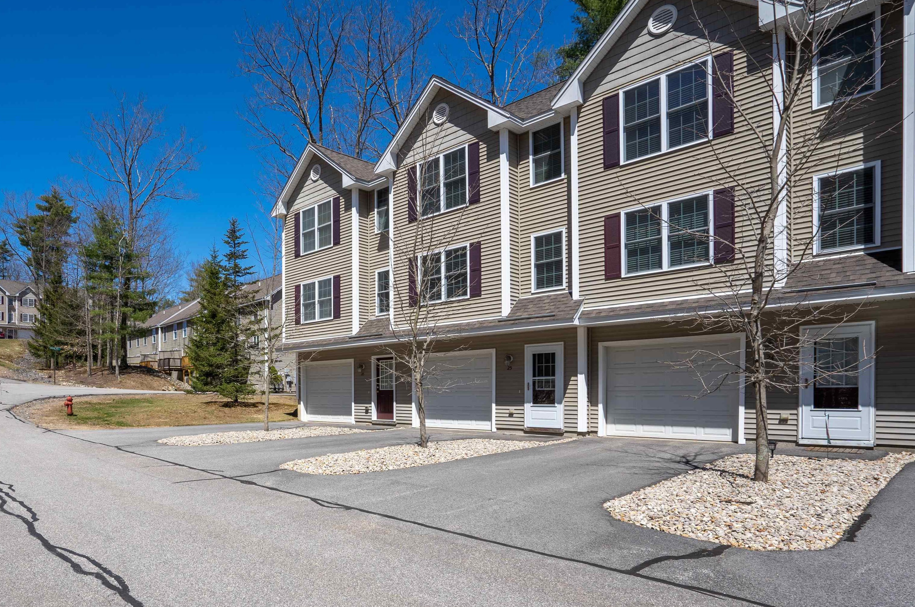 25 Split Rock Dr, Rochester NH  03839-5673 exterior
