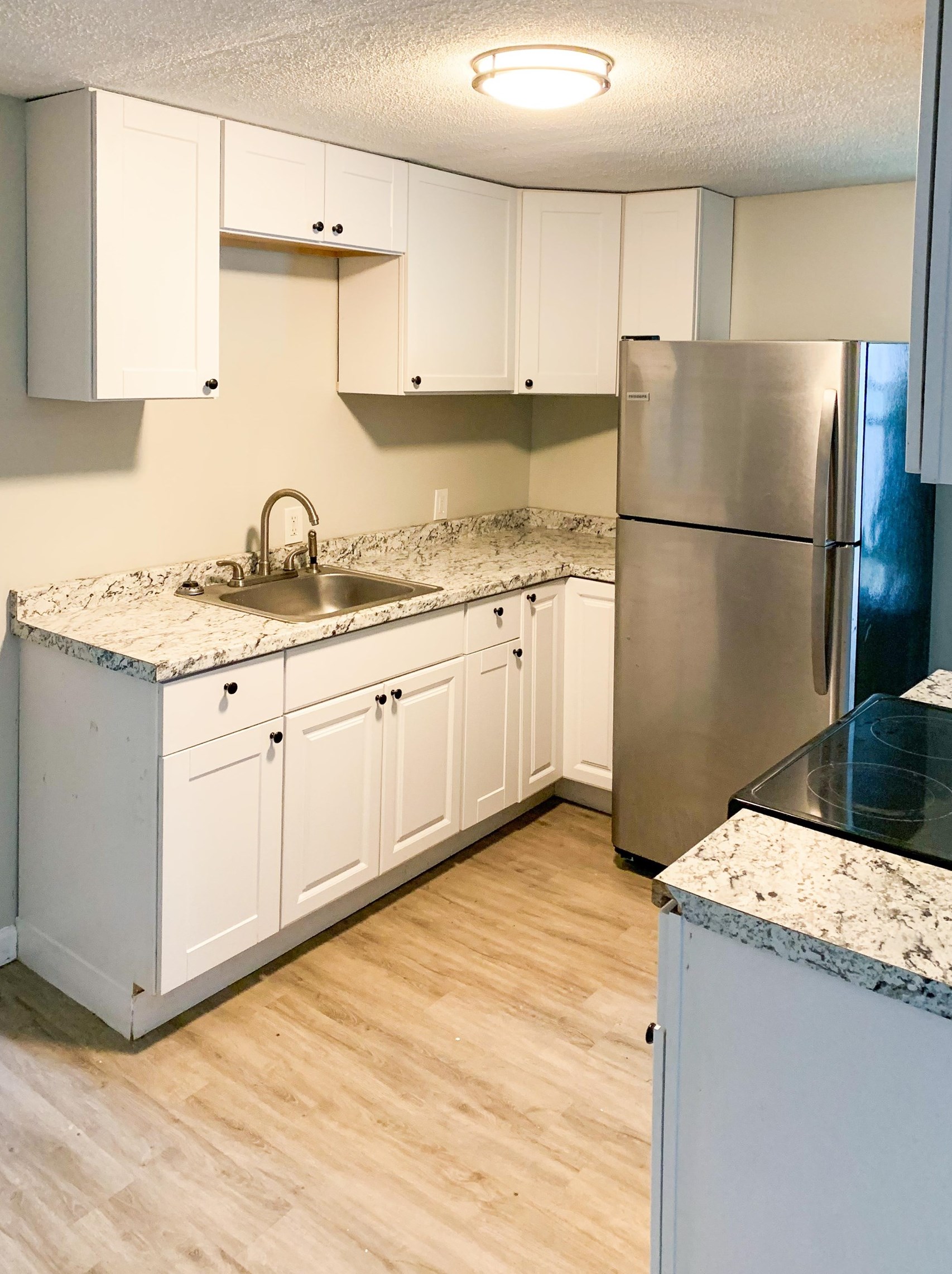 15 Pleasant St, Nashua NH  03060-3330 exterior