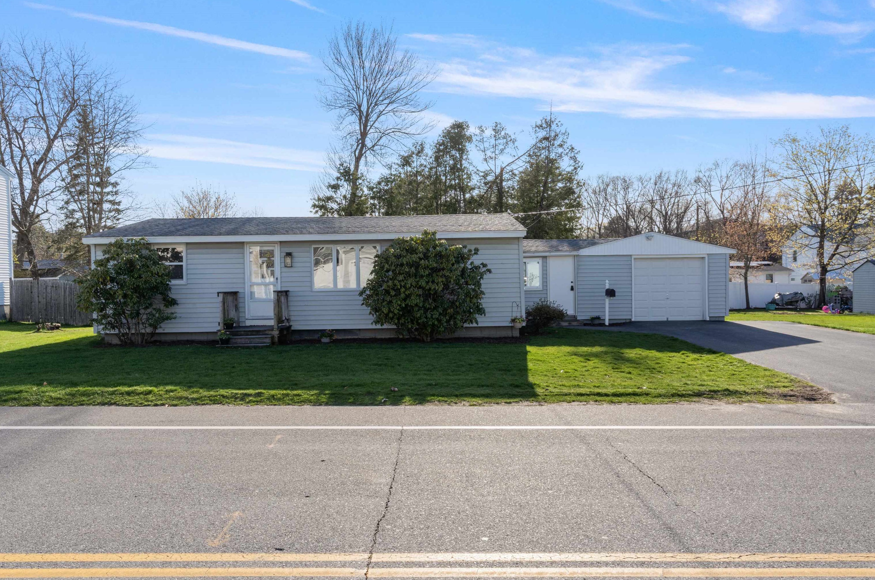 31 12th St, Nashua, NH 03060