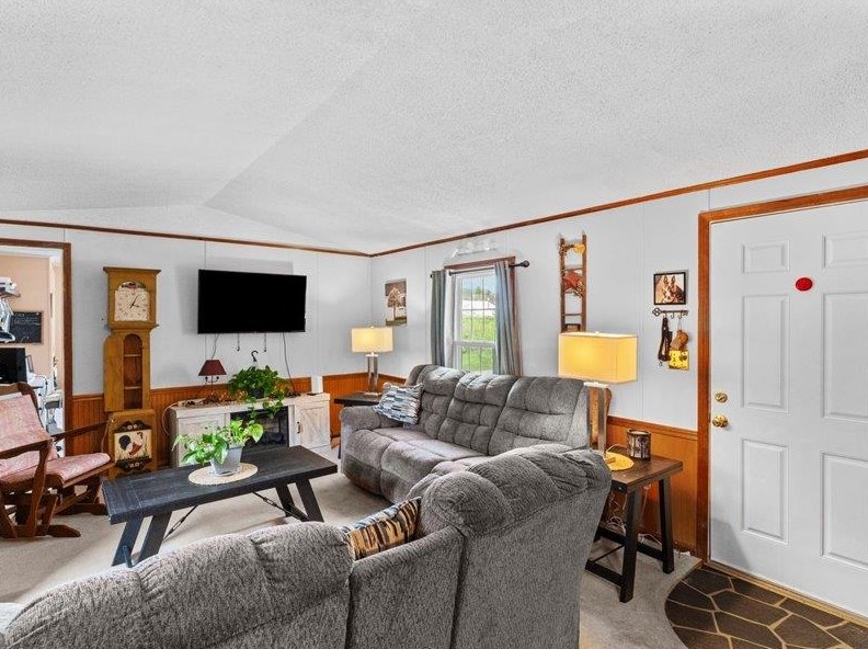 3 Barksdale Ave, Londonderry, NH 03053-2386