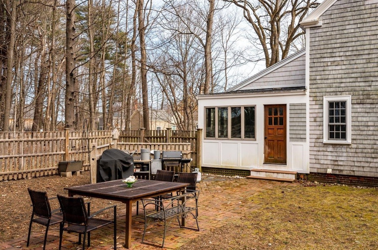 68 Main St, Newfields, NH 03856-8312