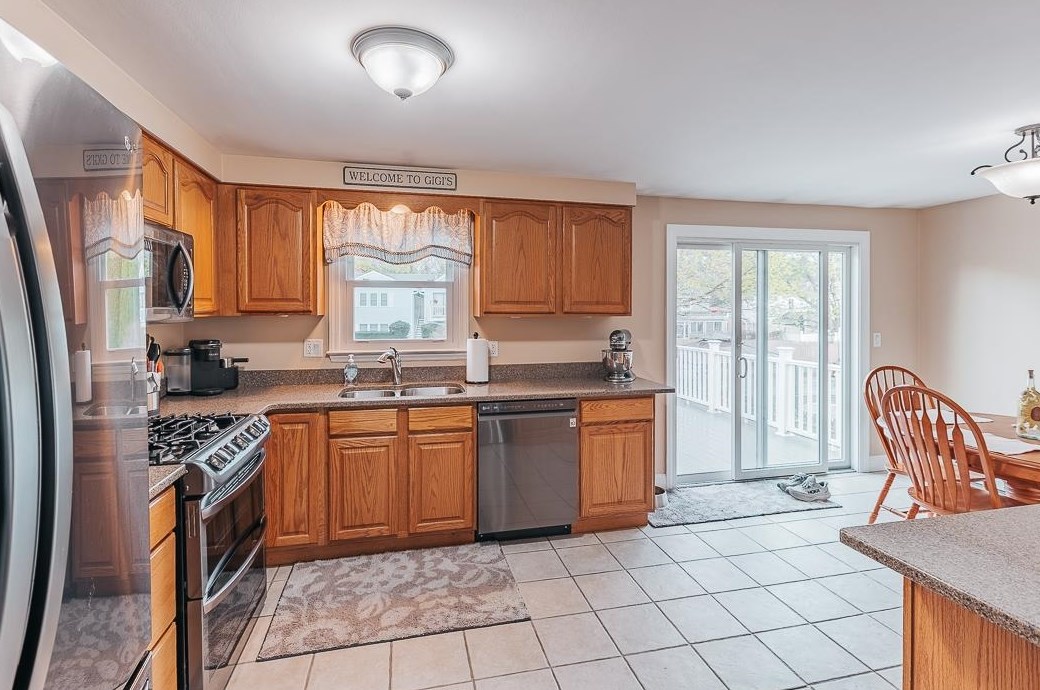 122 Faith Ln, Manchester, NH 03103