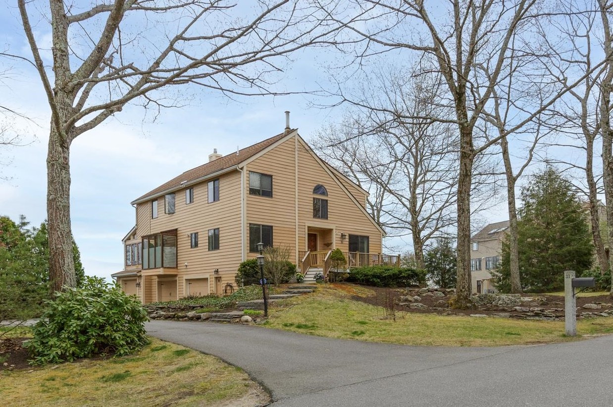 31 Hunter Dr, Derry, NH 03038-4860