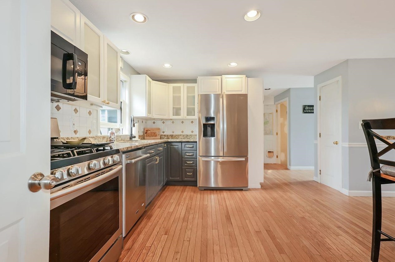 9 Sun Set Cir, Milford, NH 03055