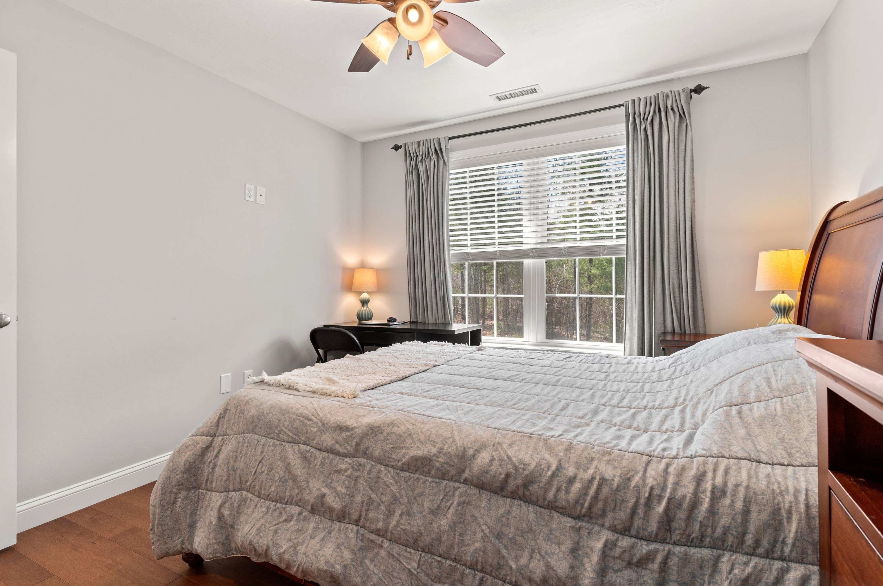 3 Harvest Dr, Derry NH 03038-4872 exterior