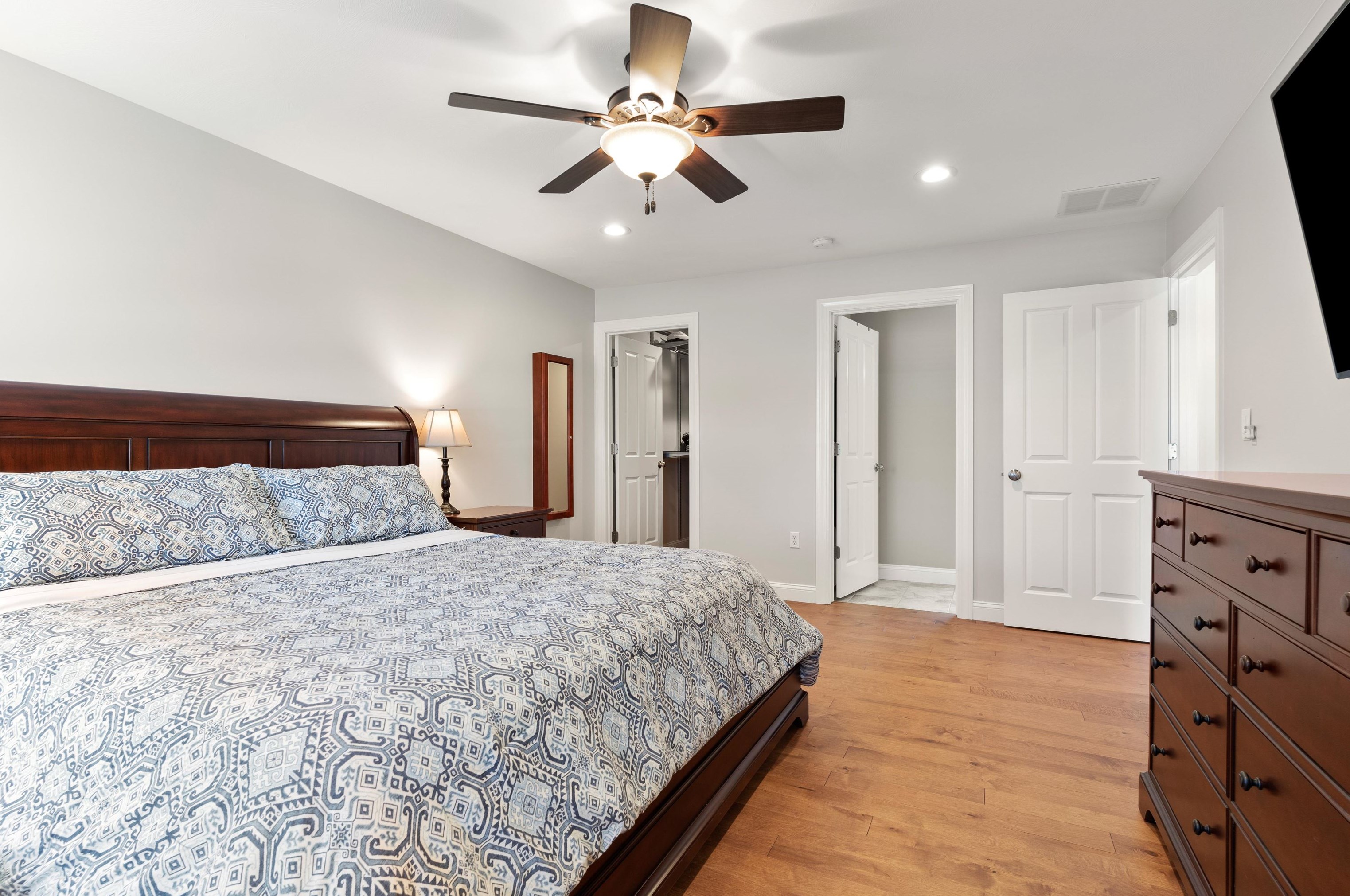 3 Harvest Dr, Derry NH 03038-4872 exterior