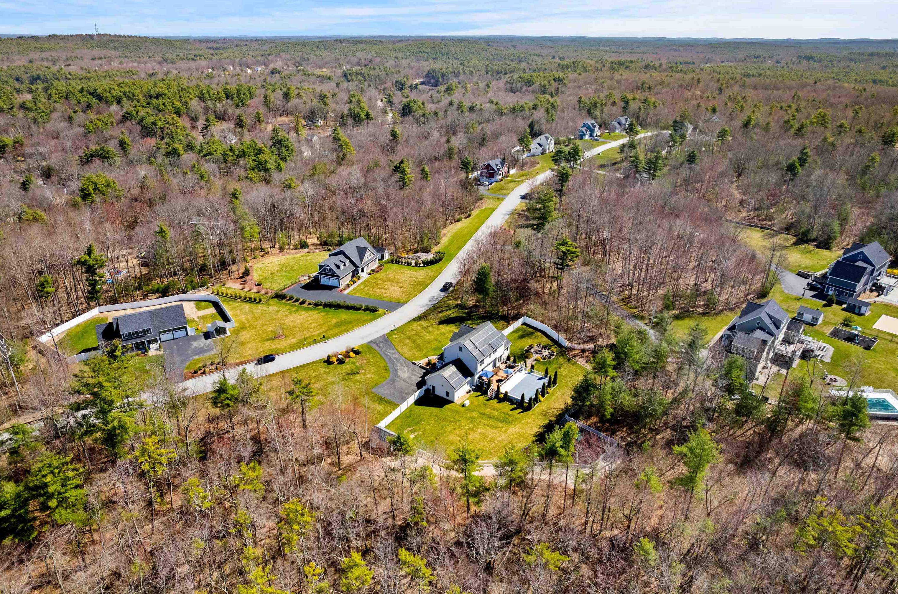 3 Harvest Dr, Derry NH 03038-4872 exterior