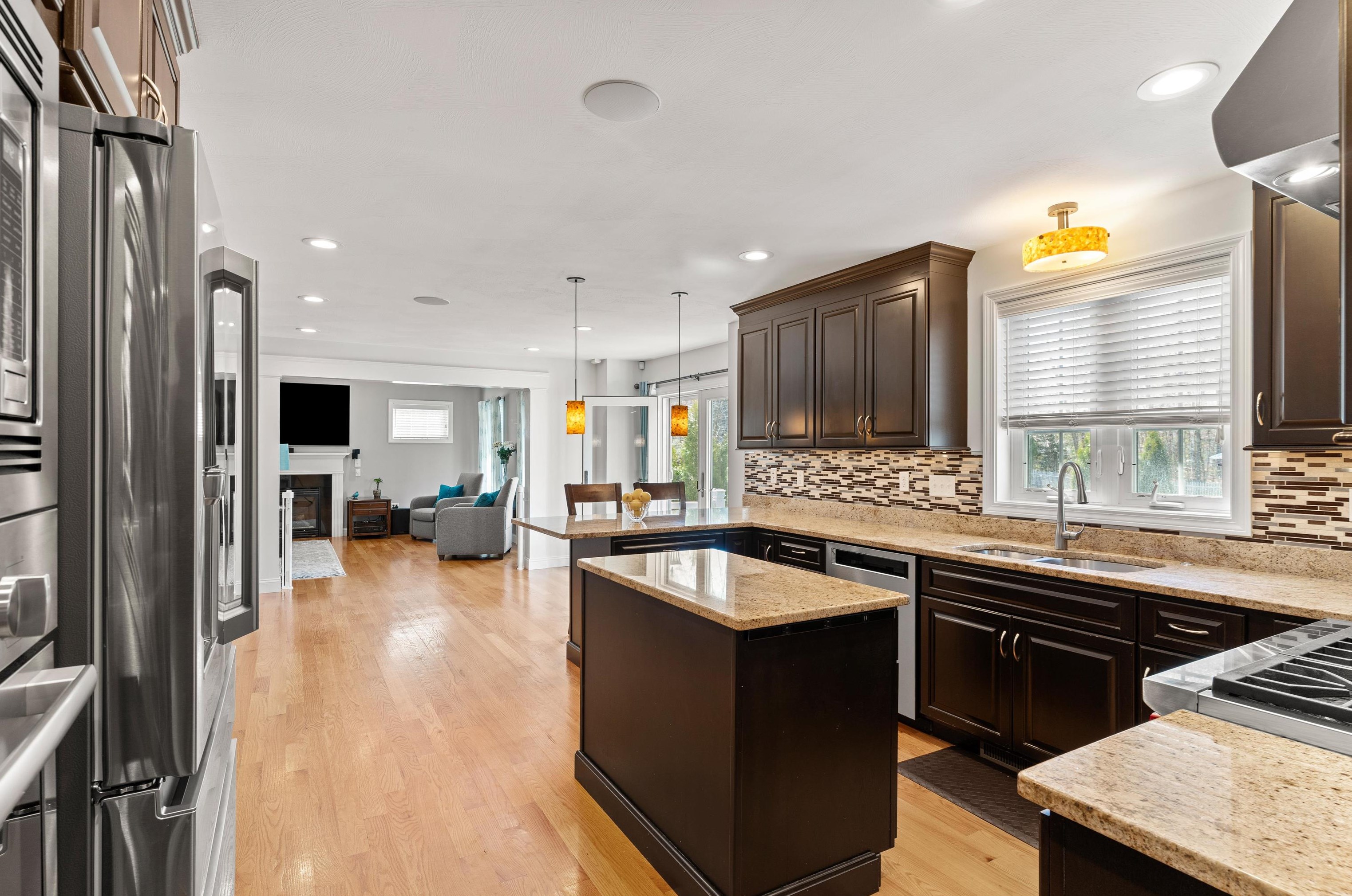 3 Harvest Dr, Derry NH 03038-4872 exterior