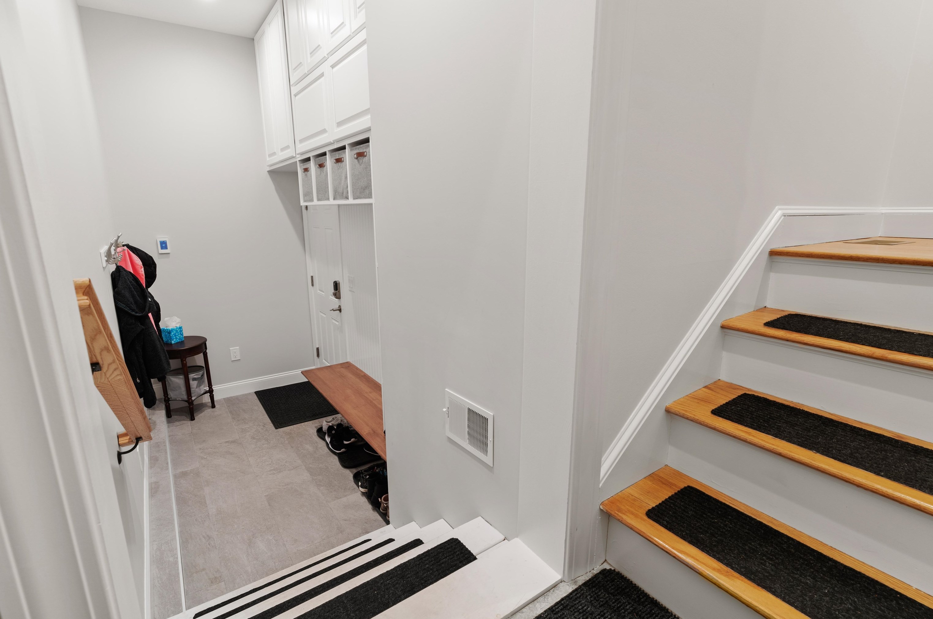 3 Harvest Dr, Derry NH 03038-4872 exterior