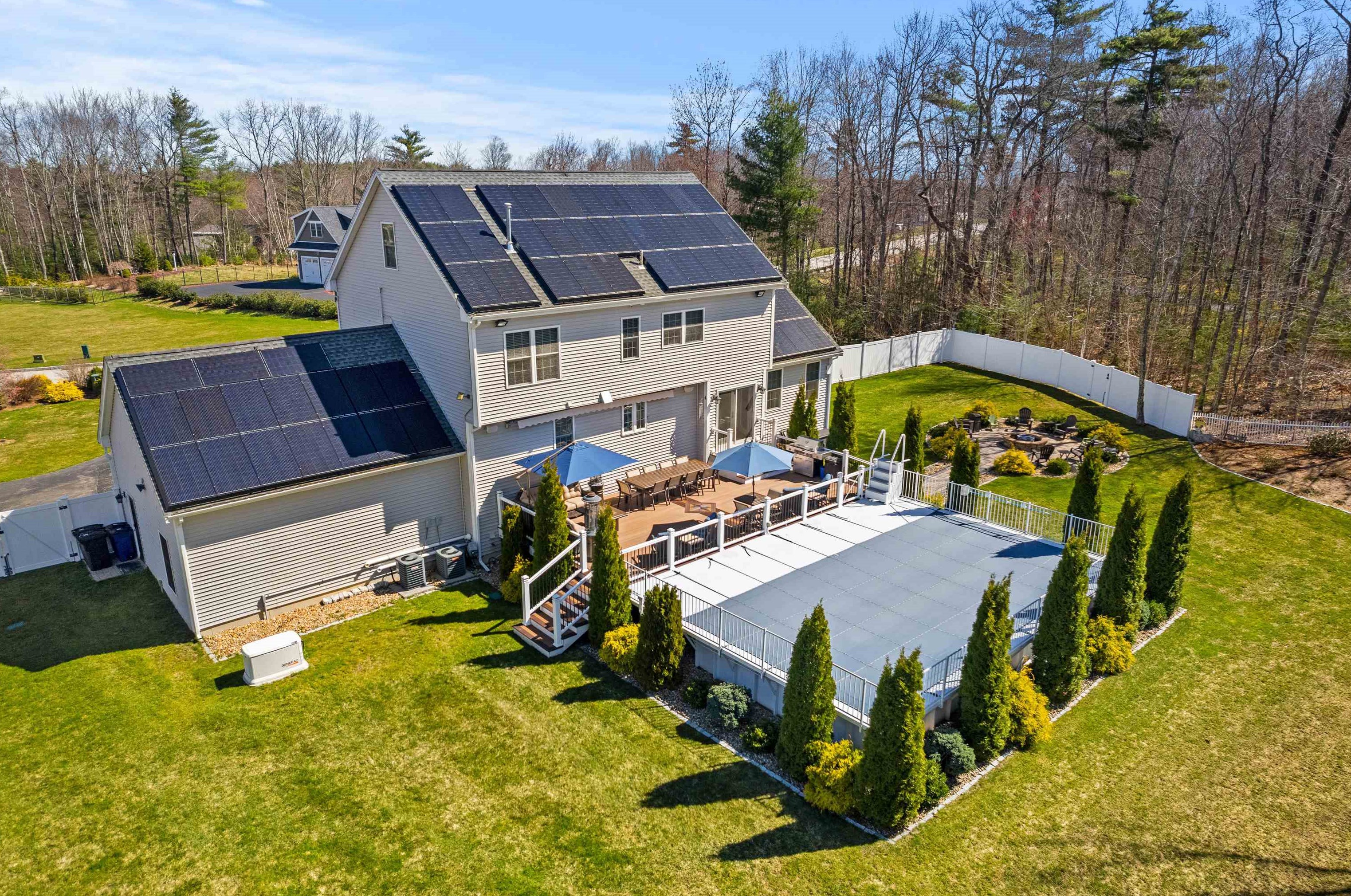 3 Harvest Dr, Derry NH 03038-4872 exterior