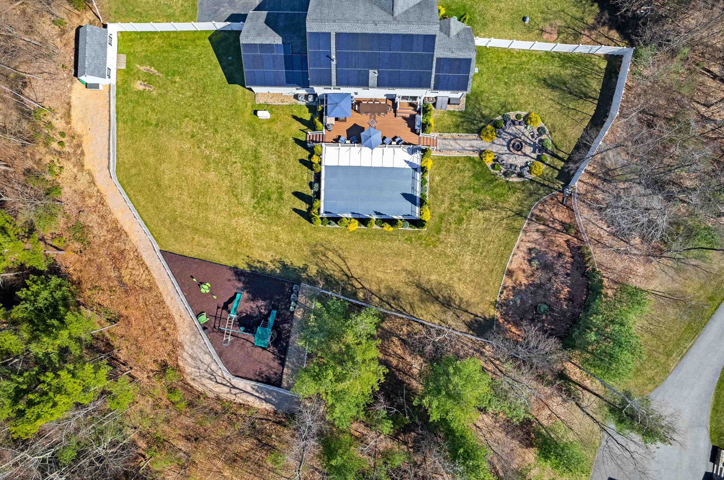 3 Harvest Dr, Derry NH 03038-4872 exterior