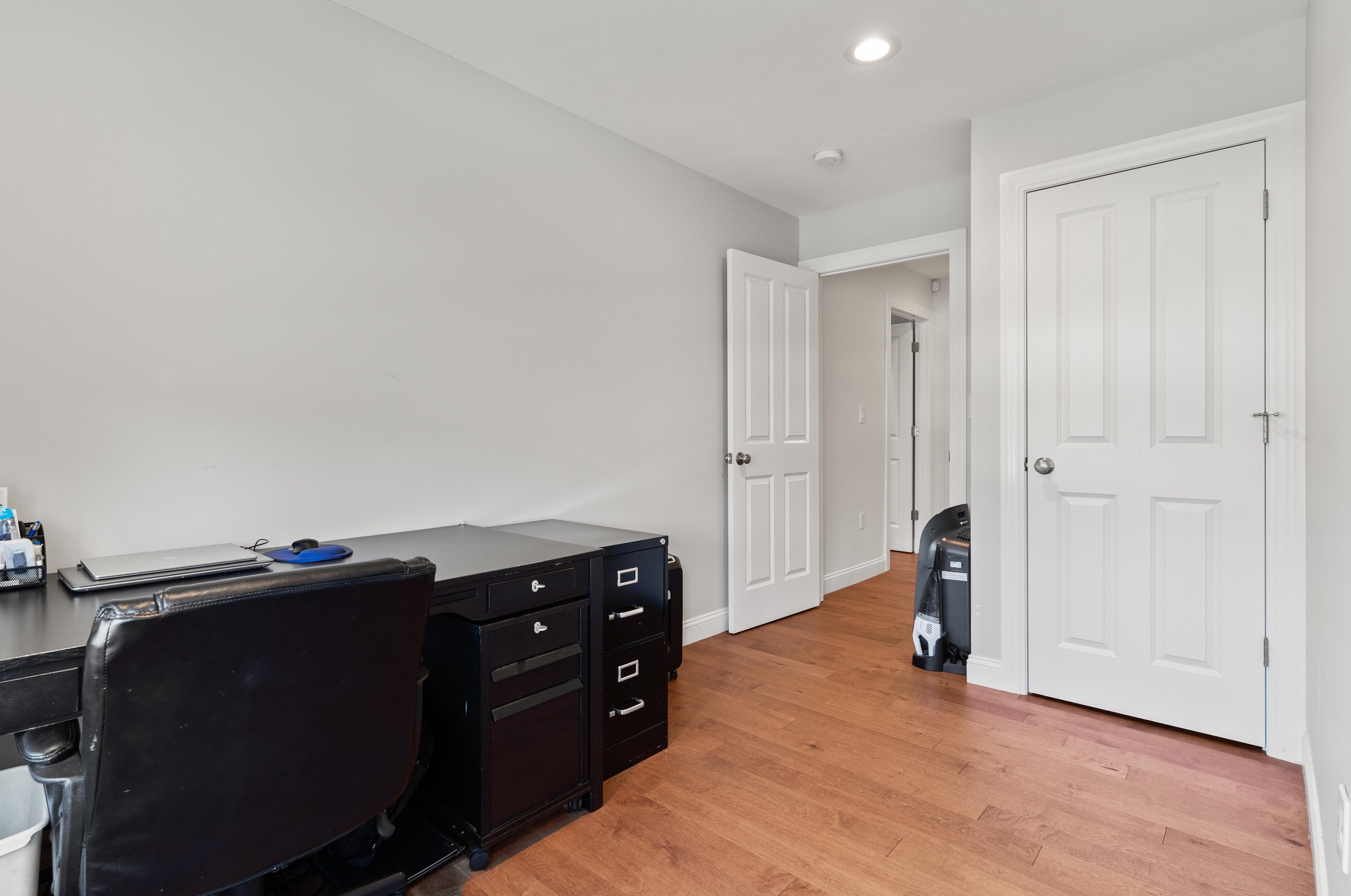 3 Harvest Dr, Derry NH 03038-4872 exterior