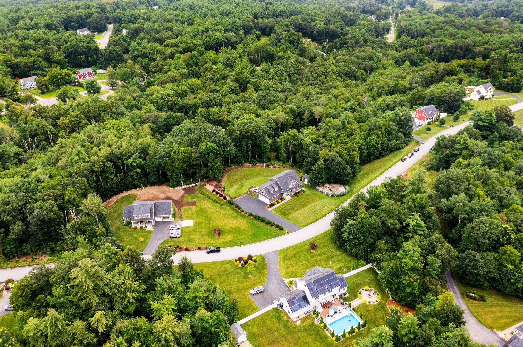 3 Harvest Dr, Derry NH 03038-4872 exterior