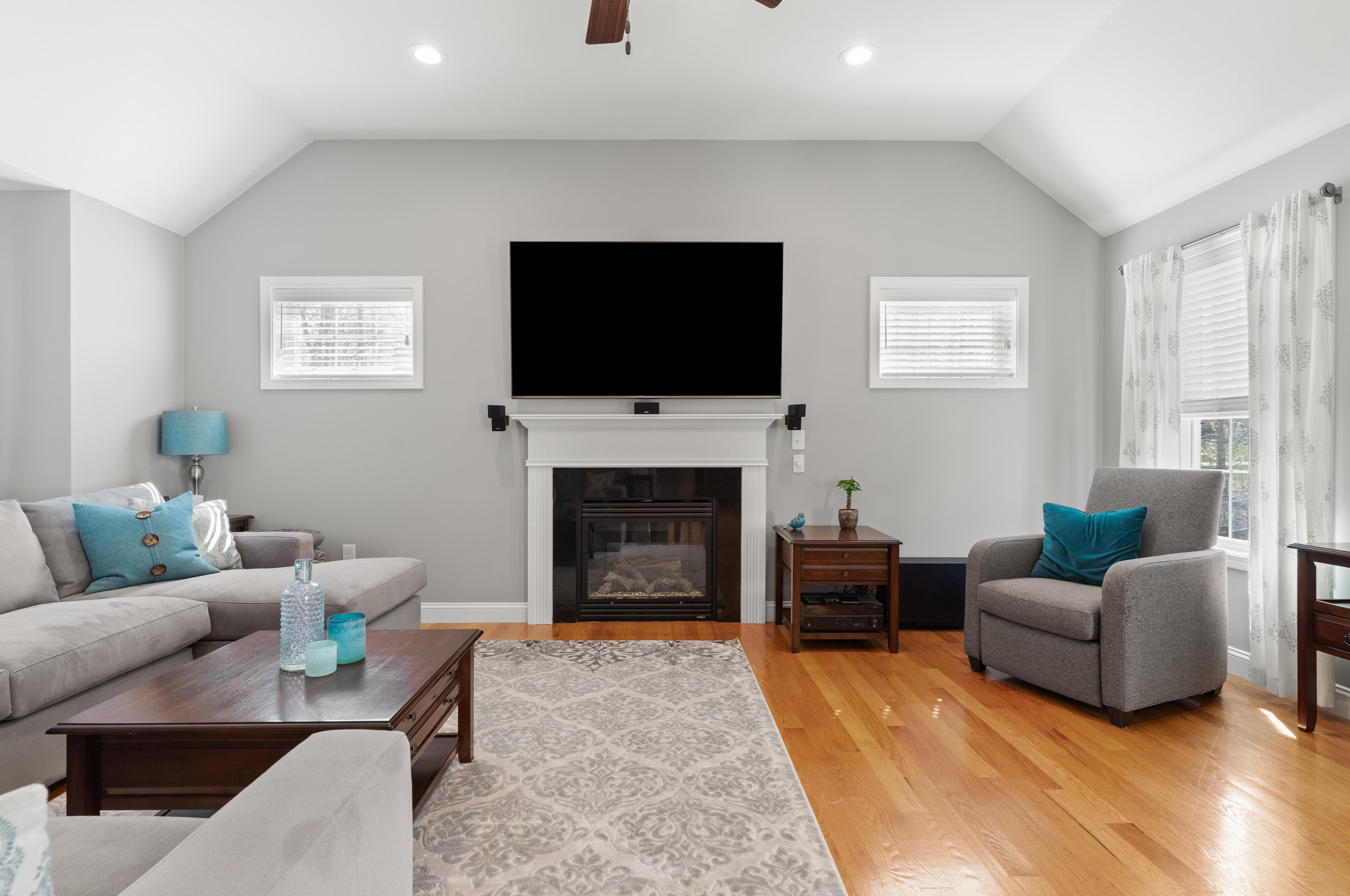 3 Harvest Dr, Derry NH 03038-4872 exterior