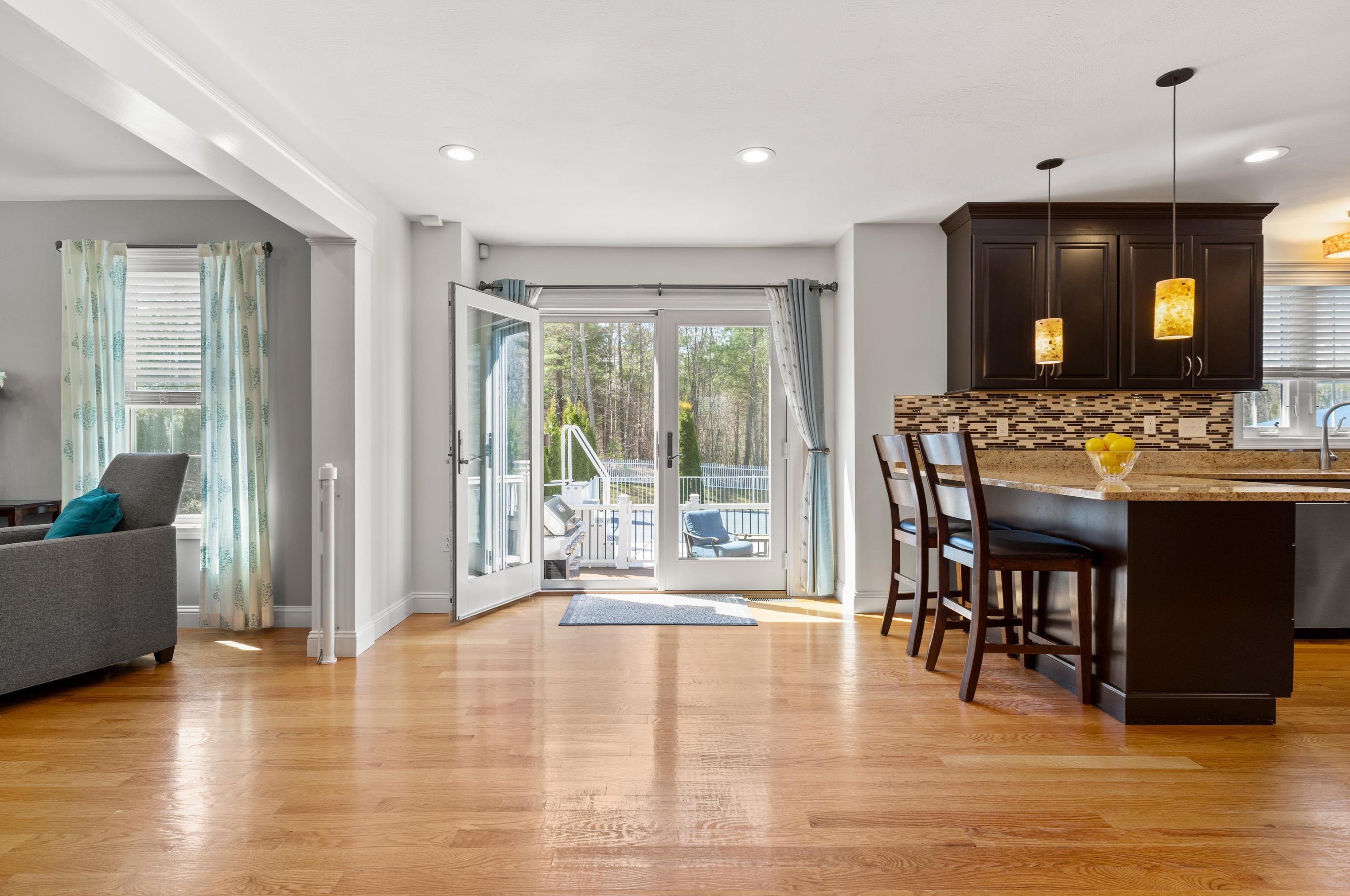 3 Harvest Dr, Derry NH 03038-4872 exterior