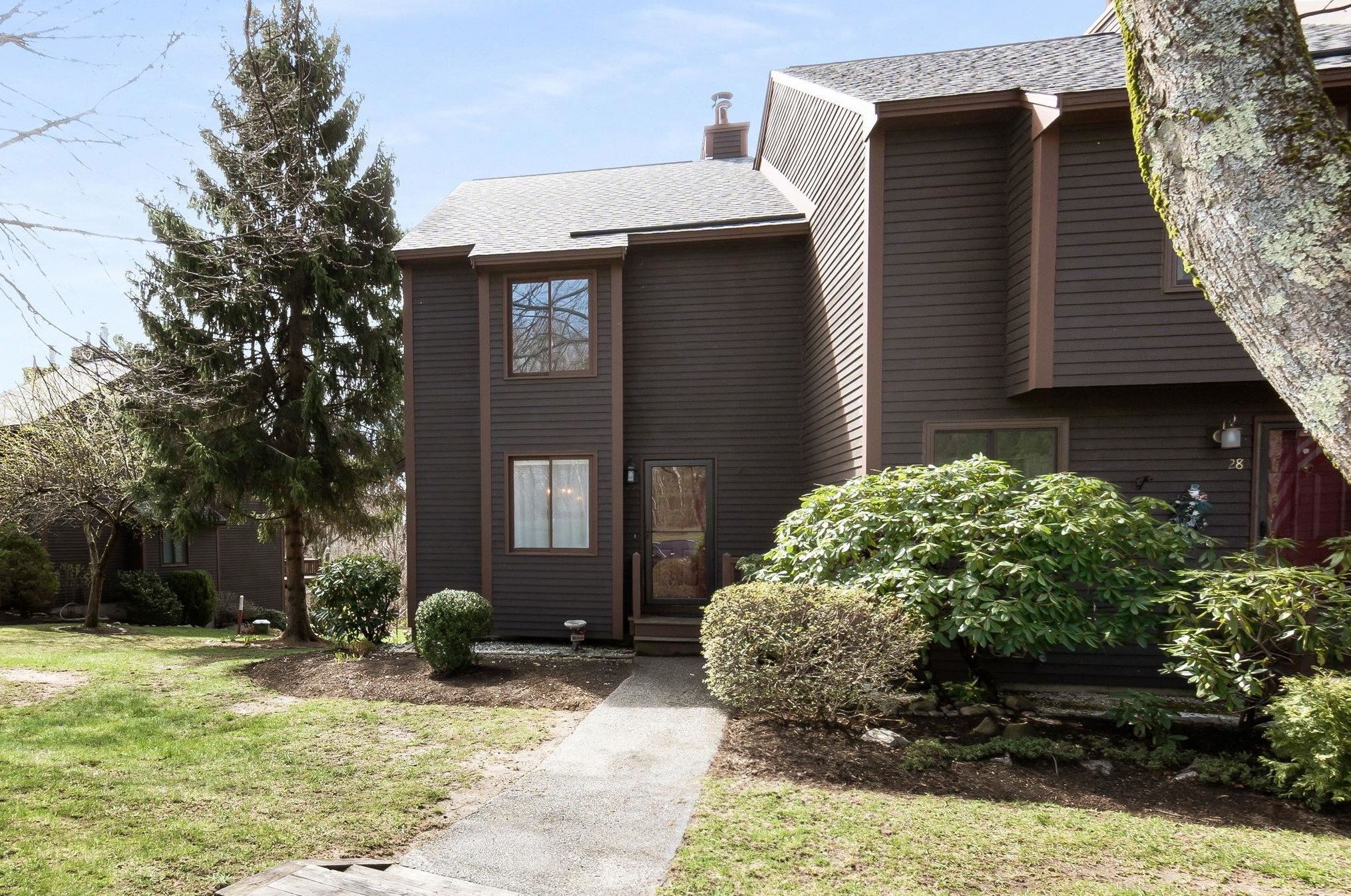 29 Thornhill Rd, Stratham, NH 03885